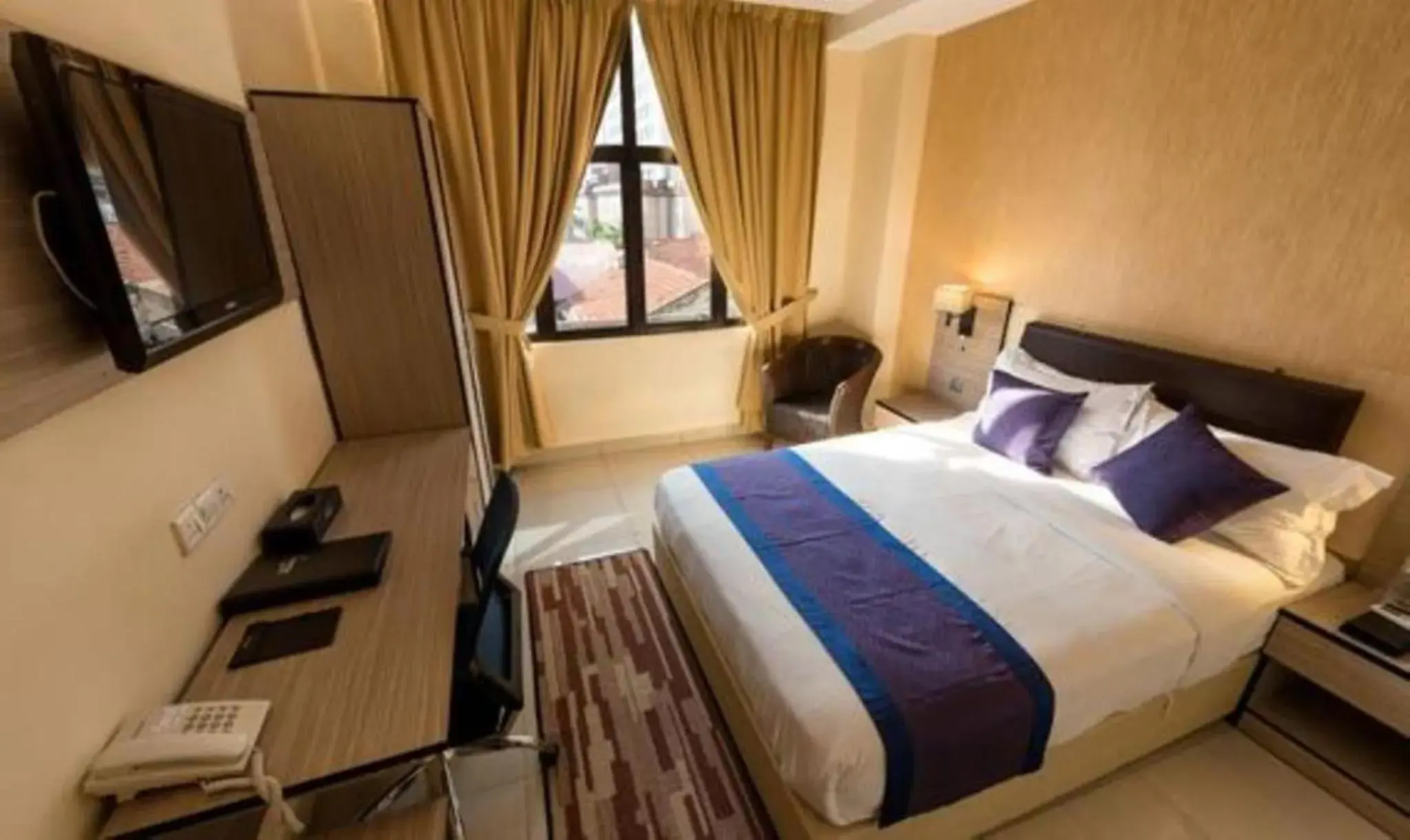 King Room in Dolphin Hotel, Chow Kit Kuala Lumpur King Room in Dolphin Hotel, Chow Kit Kuala Lumpur