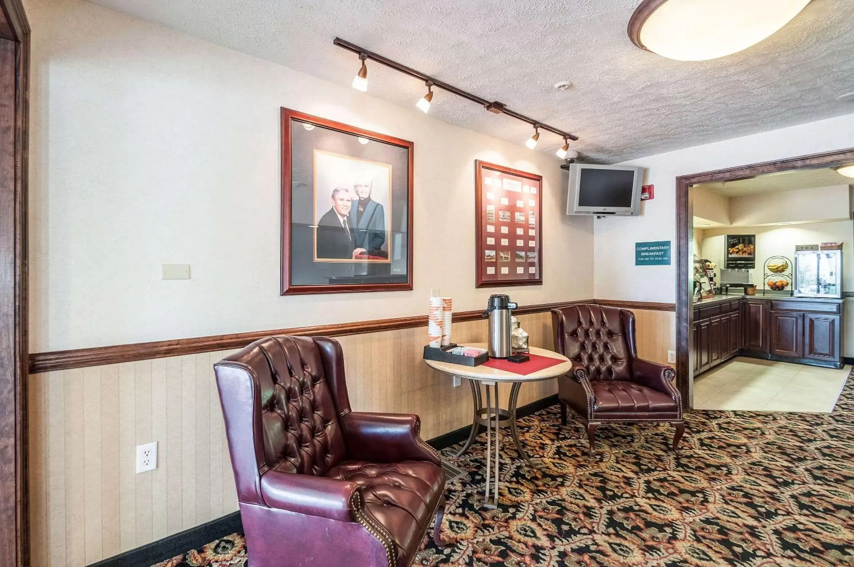 Lobby or reception, Seating Area in Rodeway Inn and Suites - Charles Town,WV