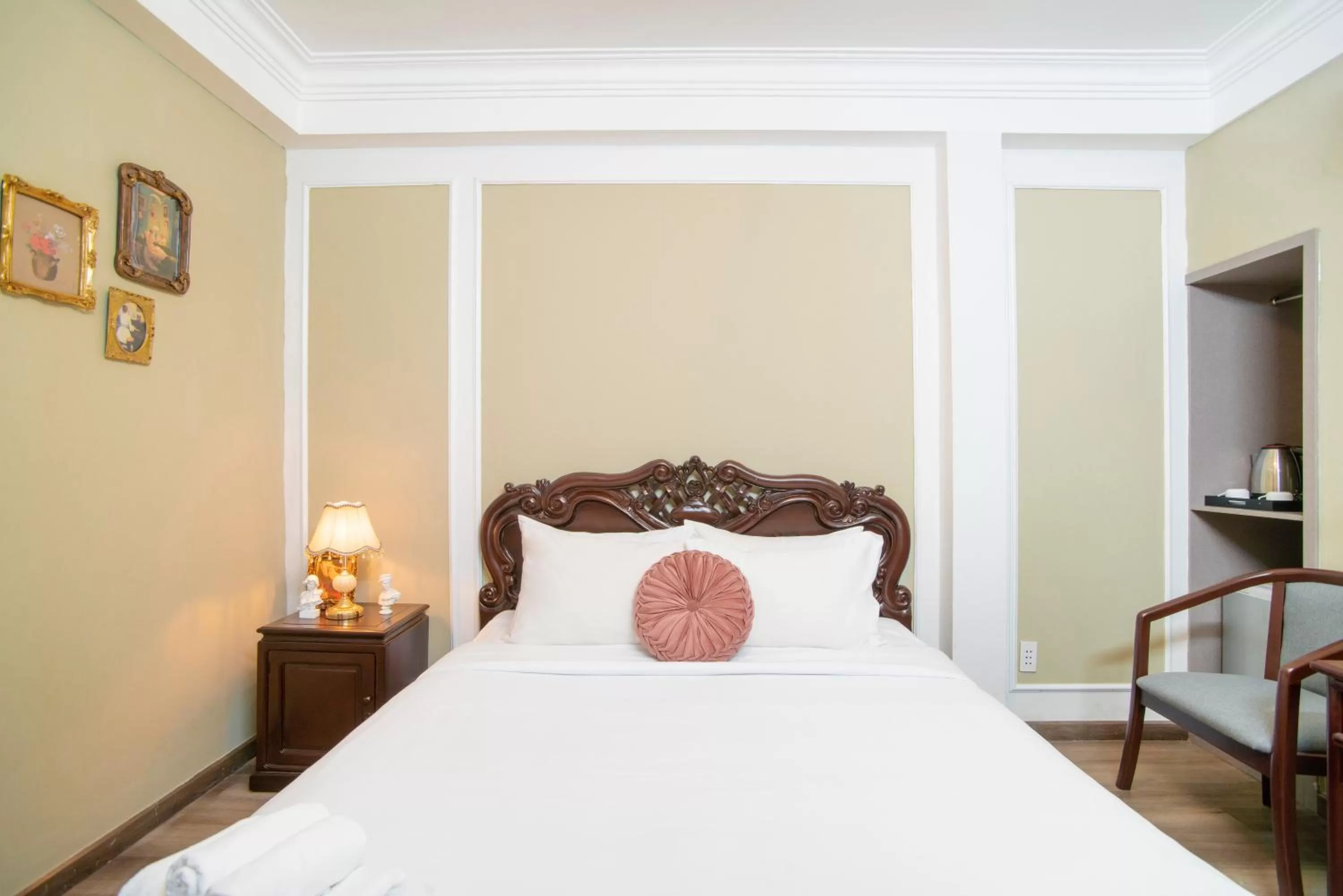 Bed in SAZI BEN THANH Hotel HCM