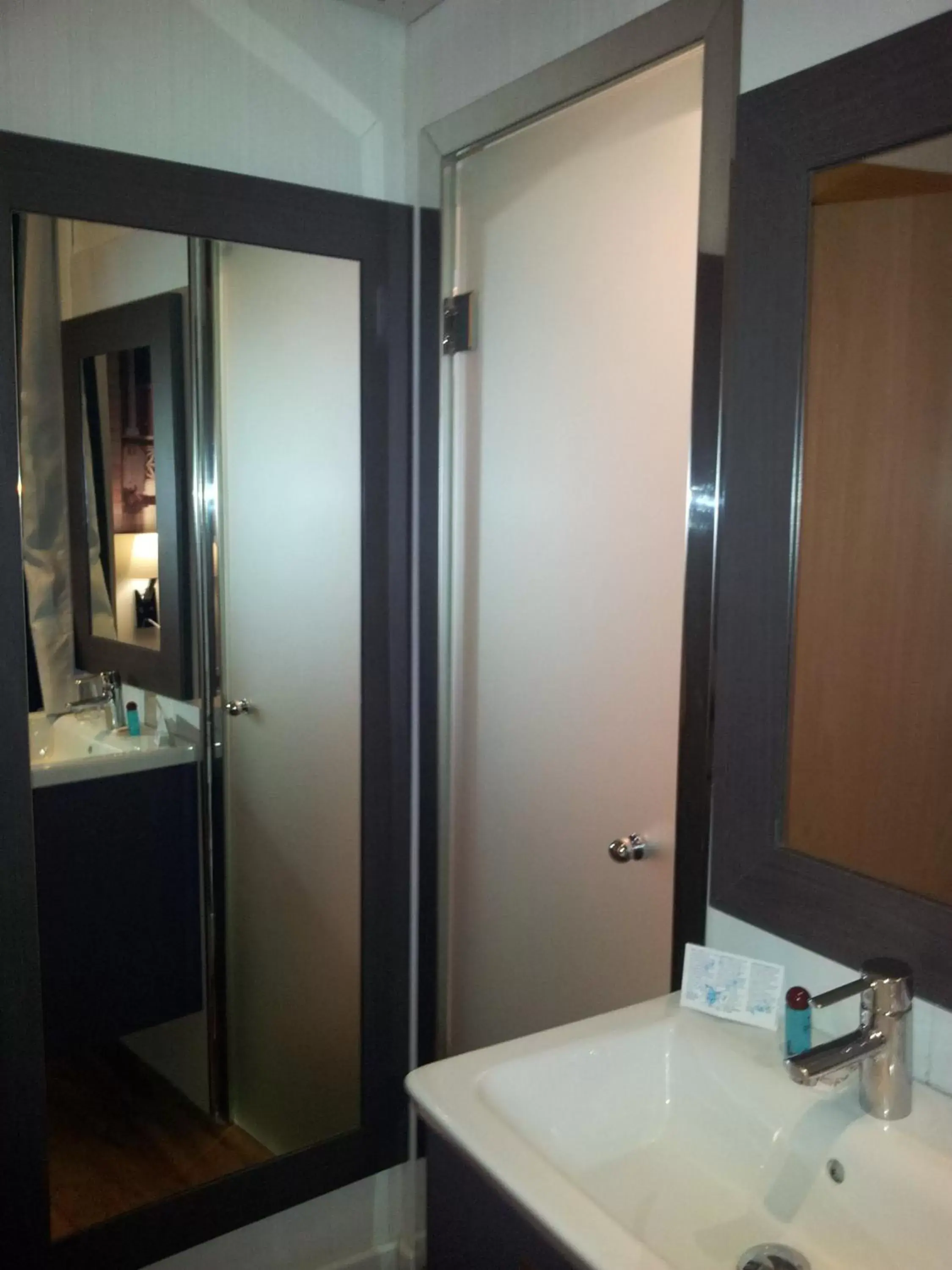 Bathroom in Hotel Transit