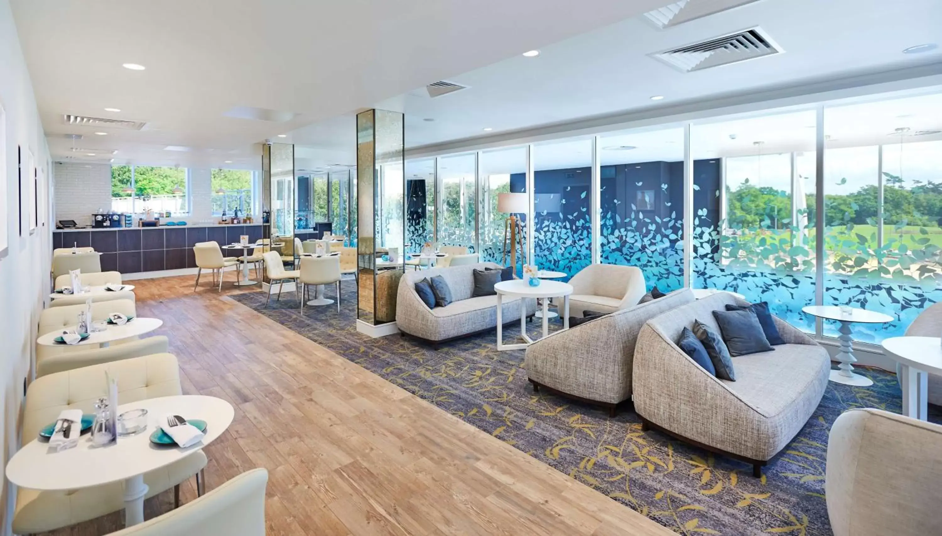 Lounge or bar in Hilton Southampton - Utilita Bowl Lounge or bar in Hilton Southampton - Utilita Bowl