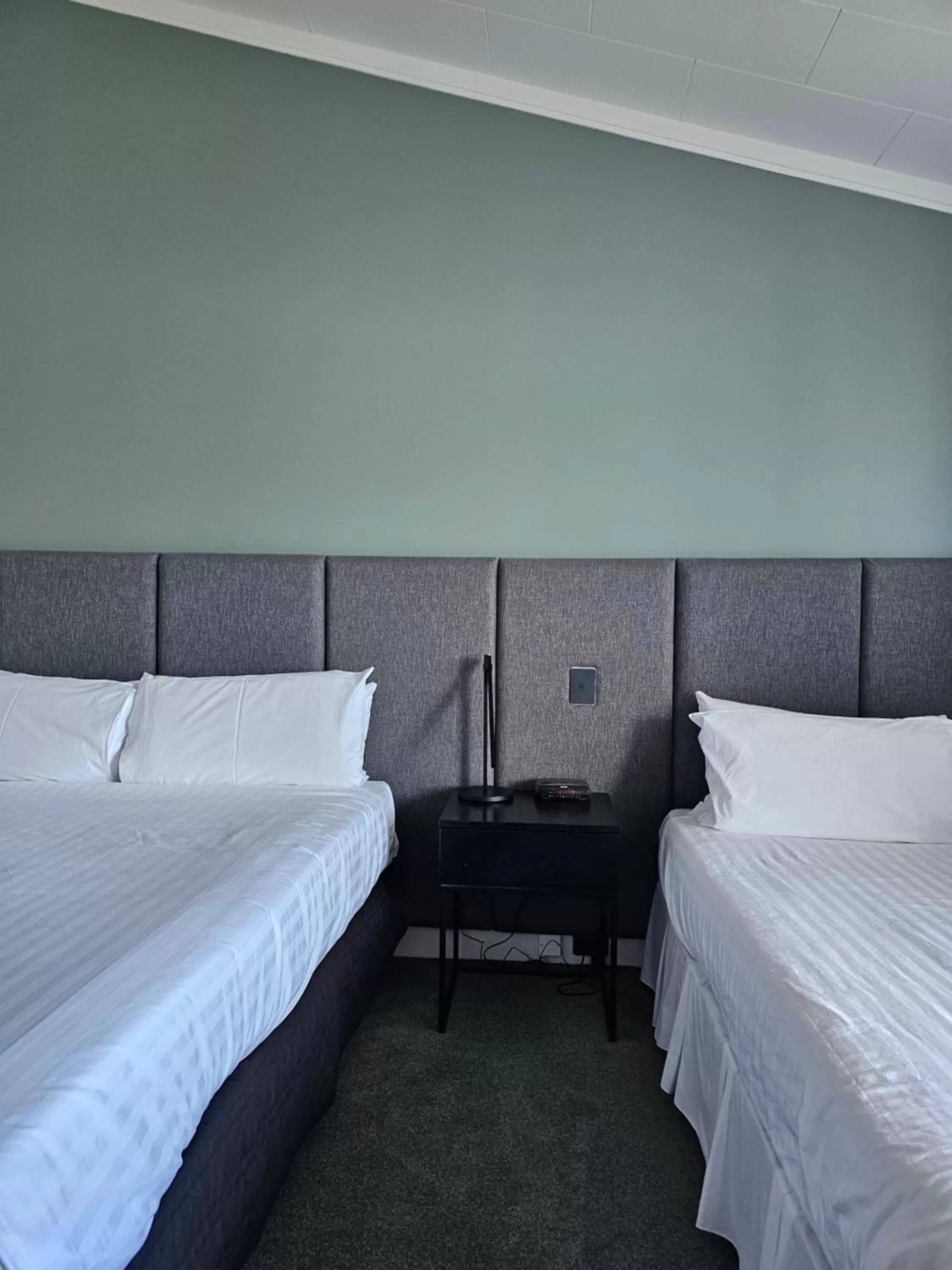 Bedroom, Bed in The Avenue