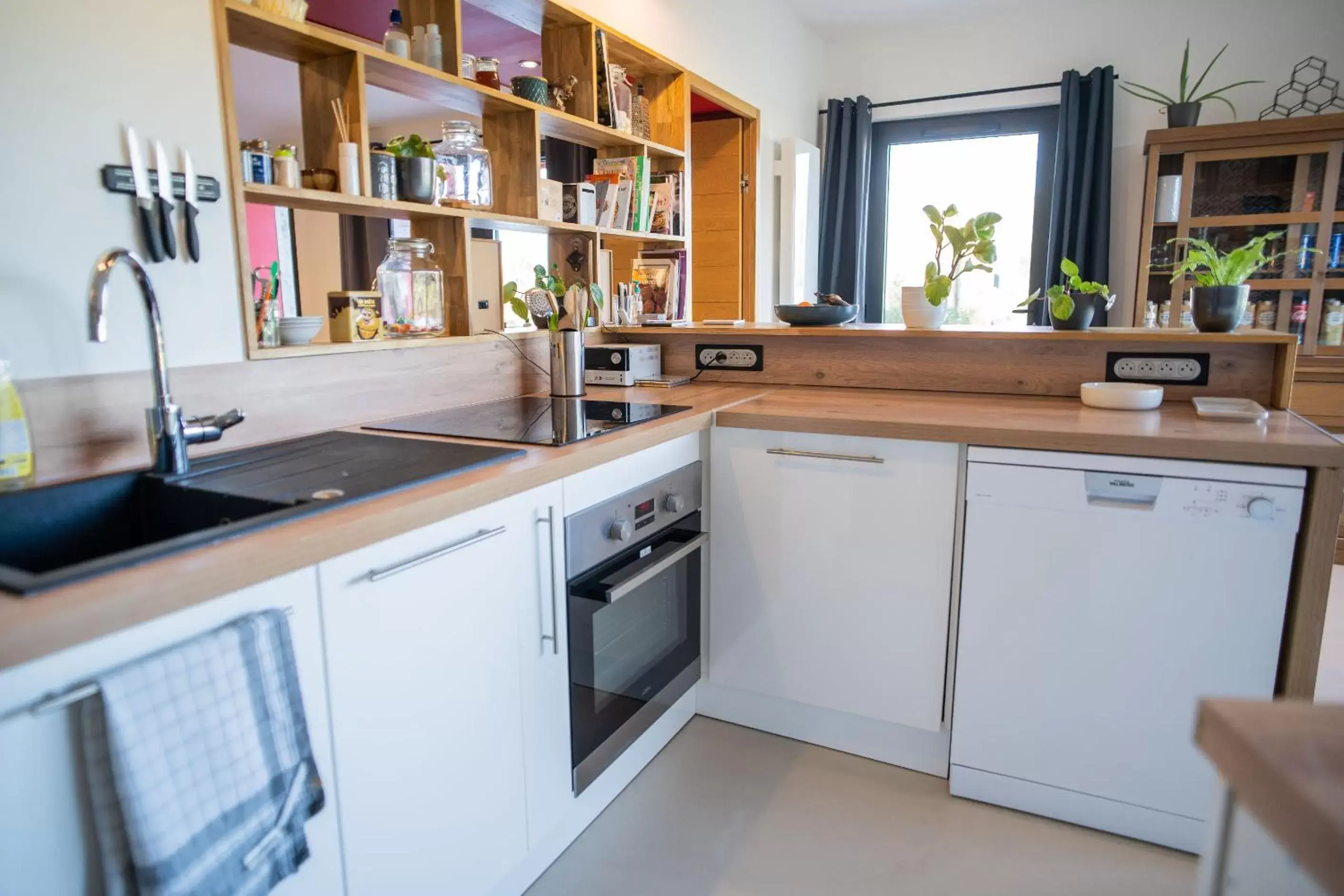 Communal kitchen, Kitchen/Kitchenette in Le jardin des 4 saisons