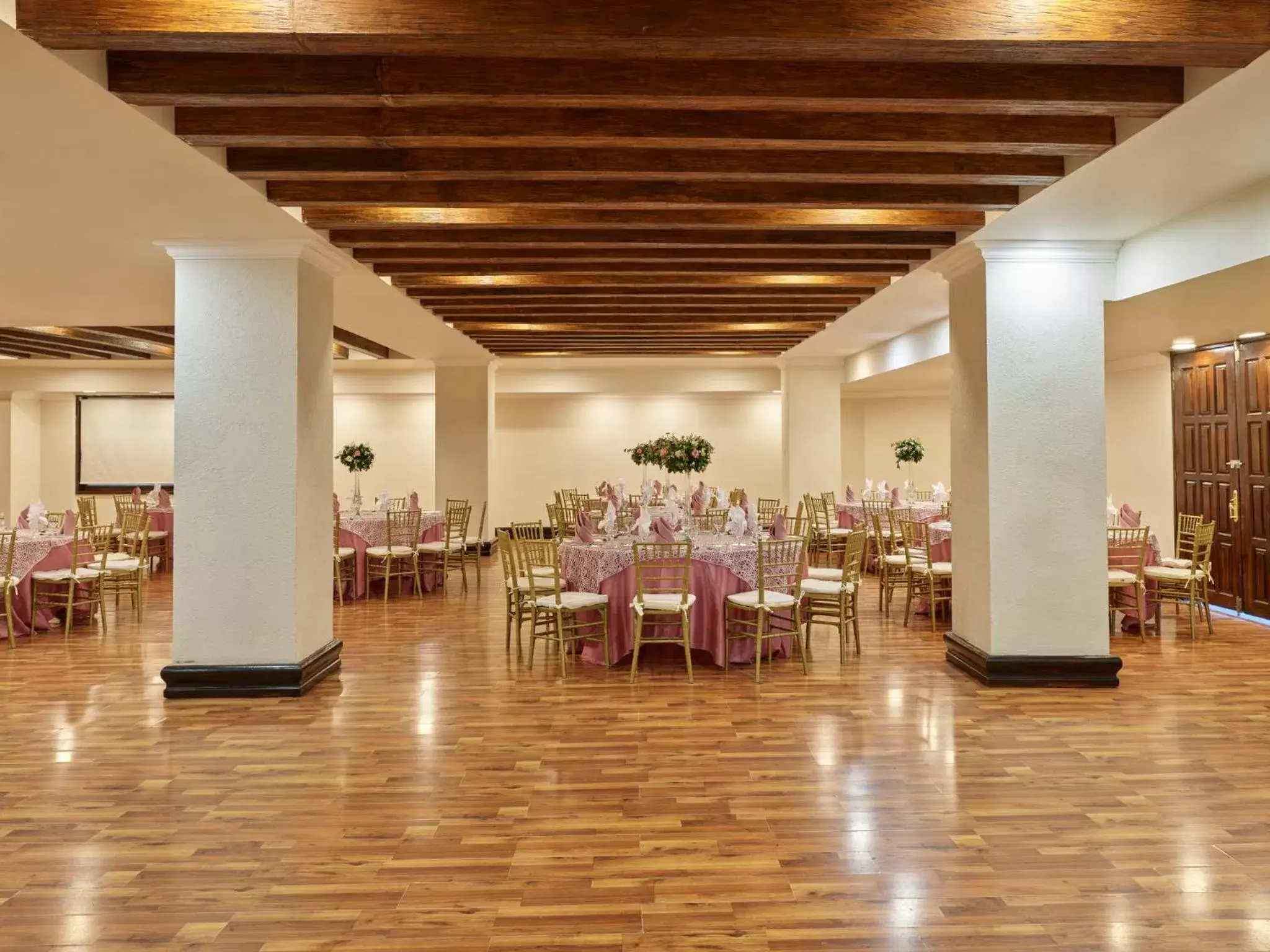 Meeting/conference room, Restaurant/Places to Eat in Fiesta Americana Aguascalientes