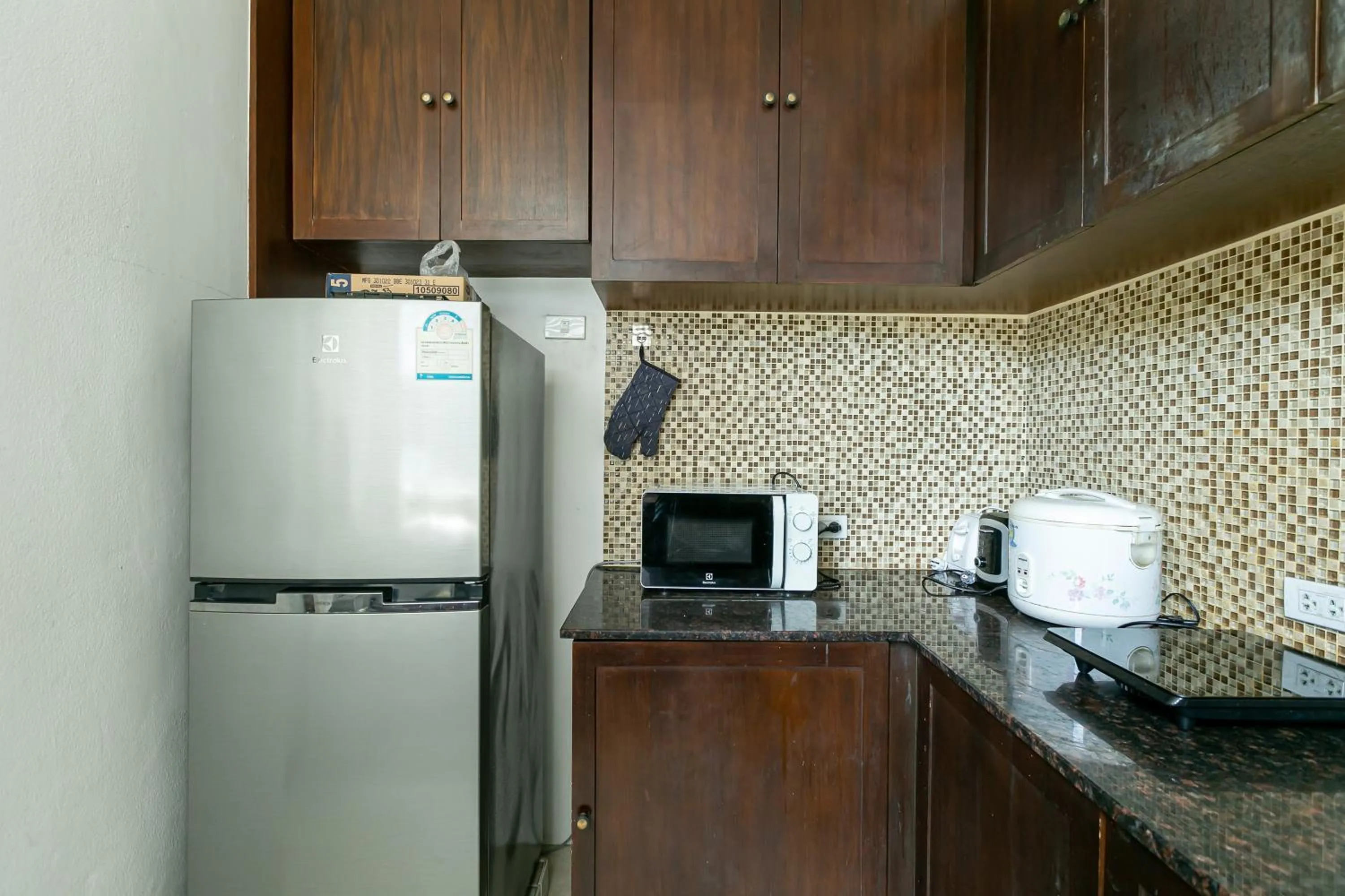 Kitchen or kitchenette in The Bedrooms Hostel Pattaya