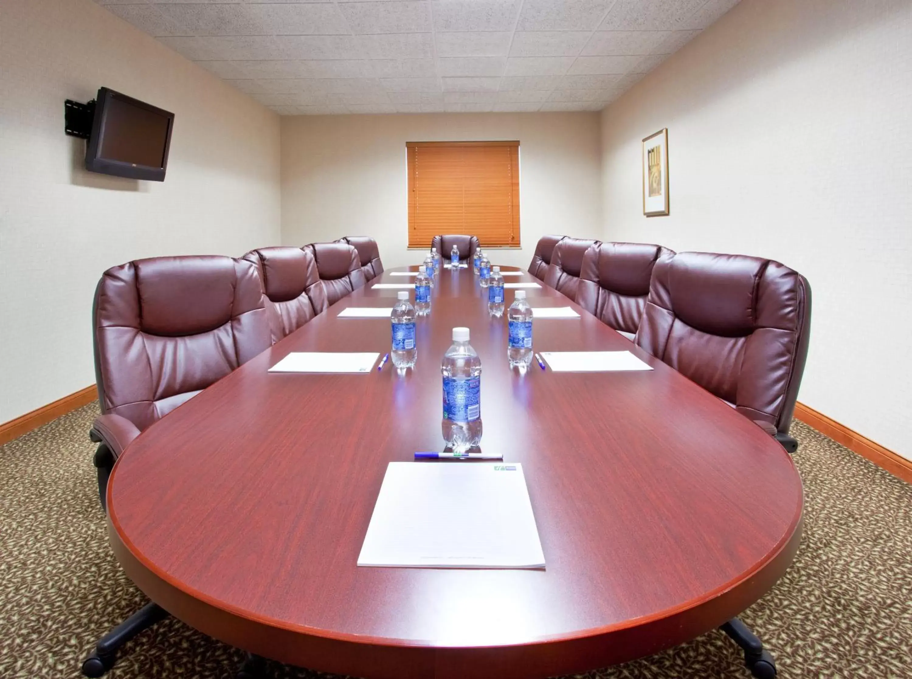 Meeting/conference room in Holiday Inn Express Hotel & Suites Bay City, an IHG Hotel