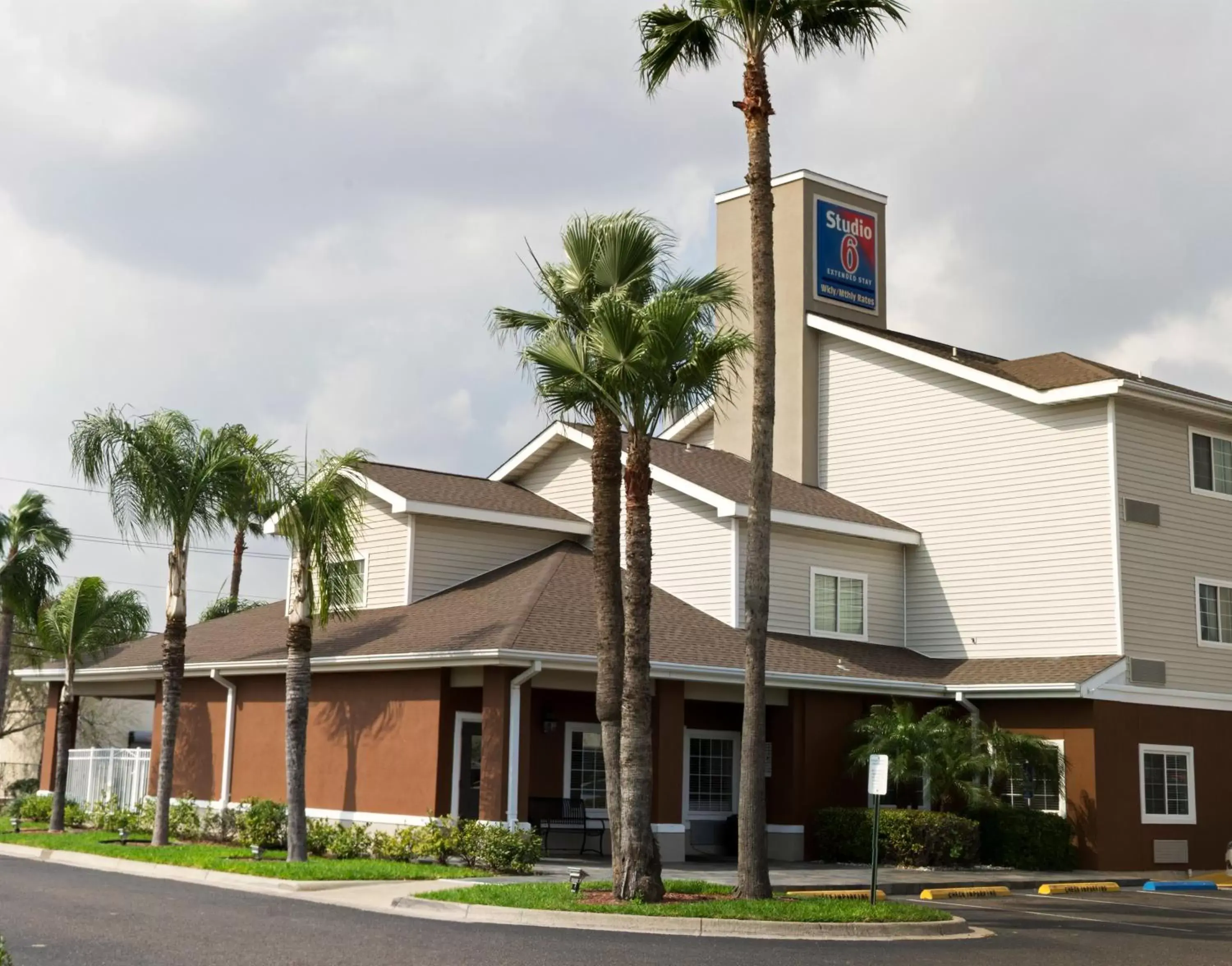 Facade/entrance, Property Building in Studio 6-Mcallen, TX