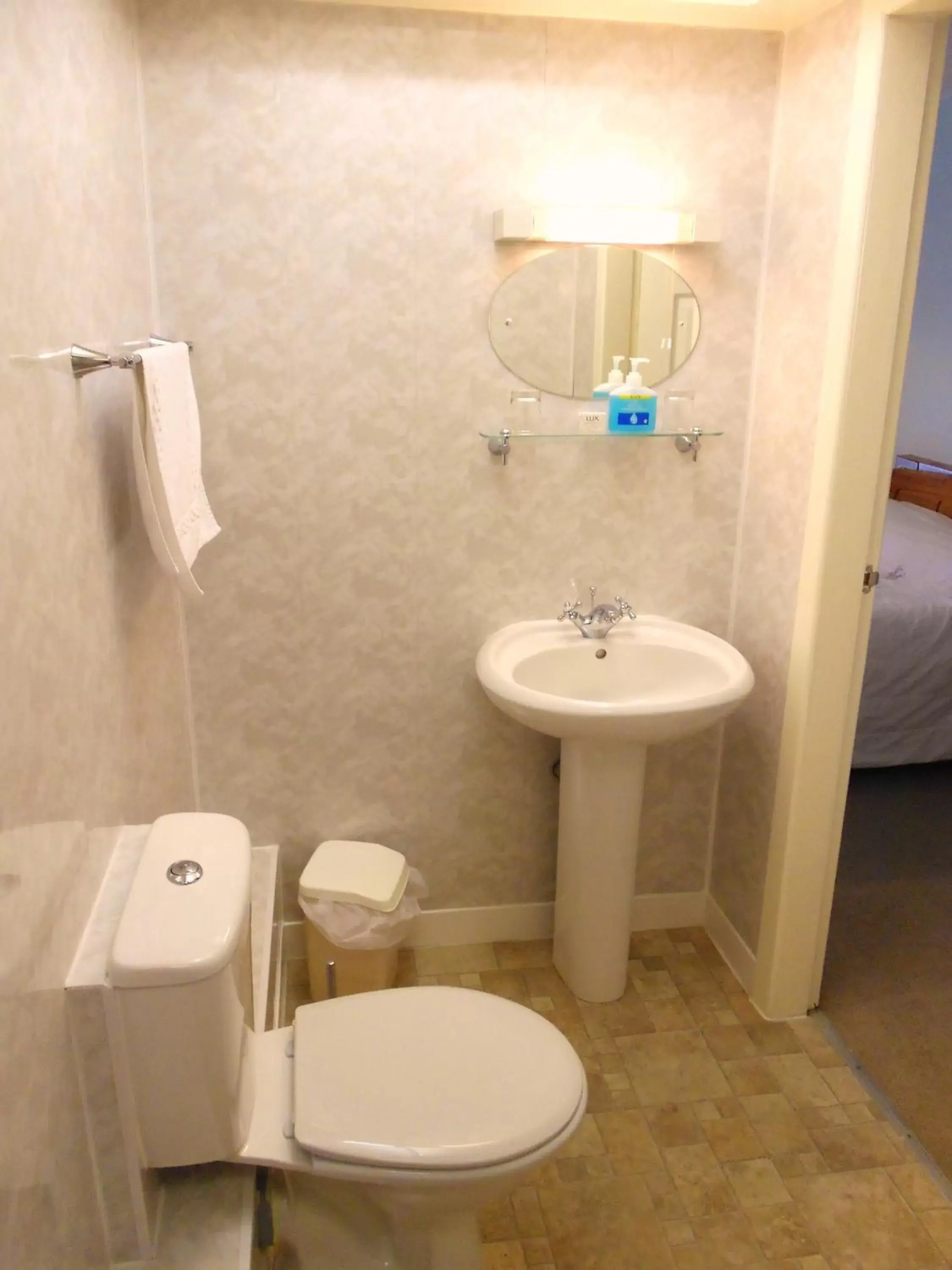 Bathroom in Winchmore Hotel