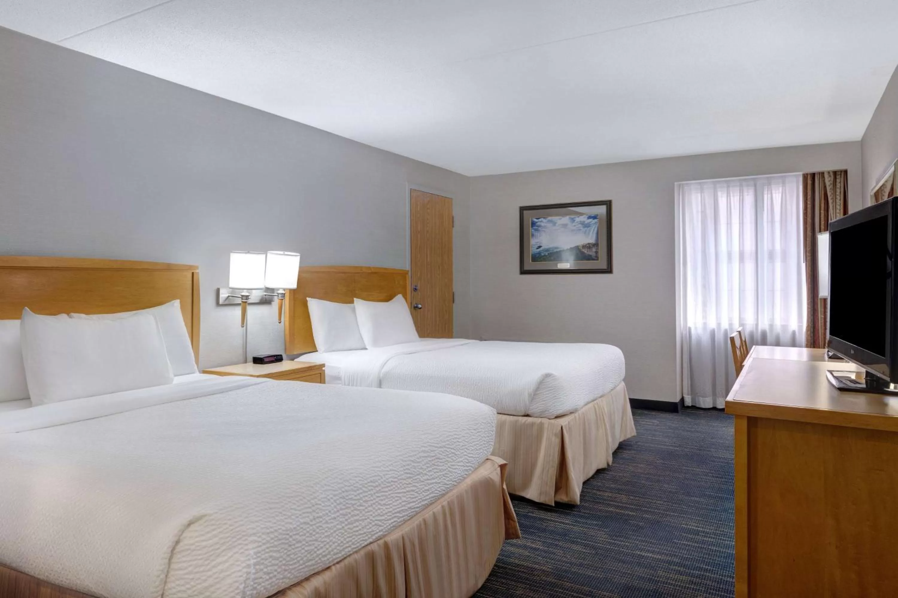 Bed in Days Inn by Wyndham Niagara Falls Near The Falls