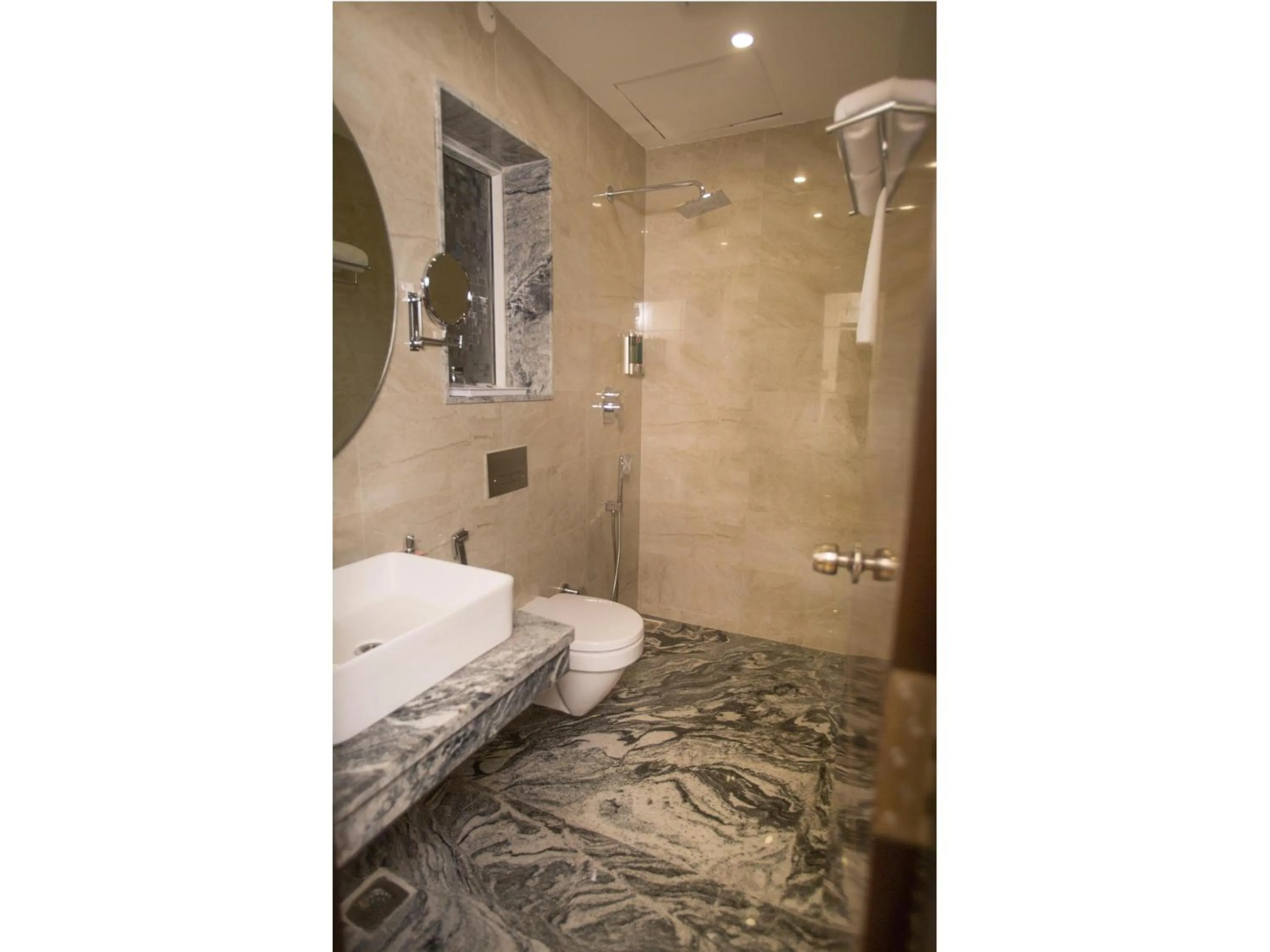 Shower in ST Parklane Airport Hotel Chennai