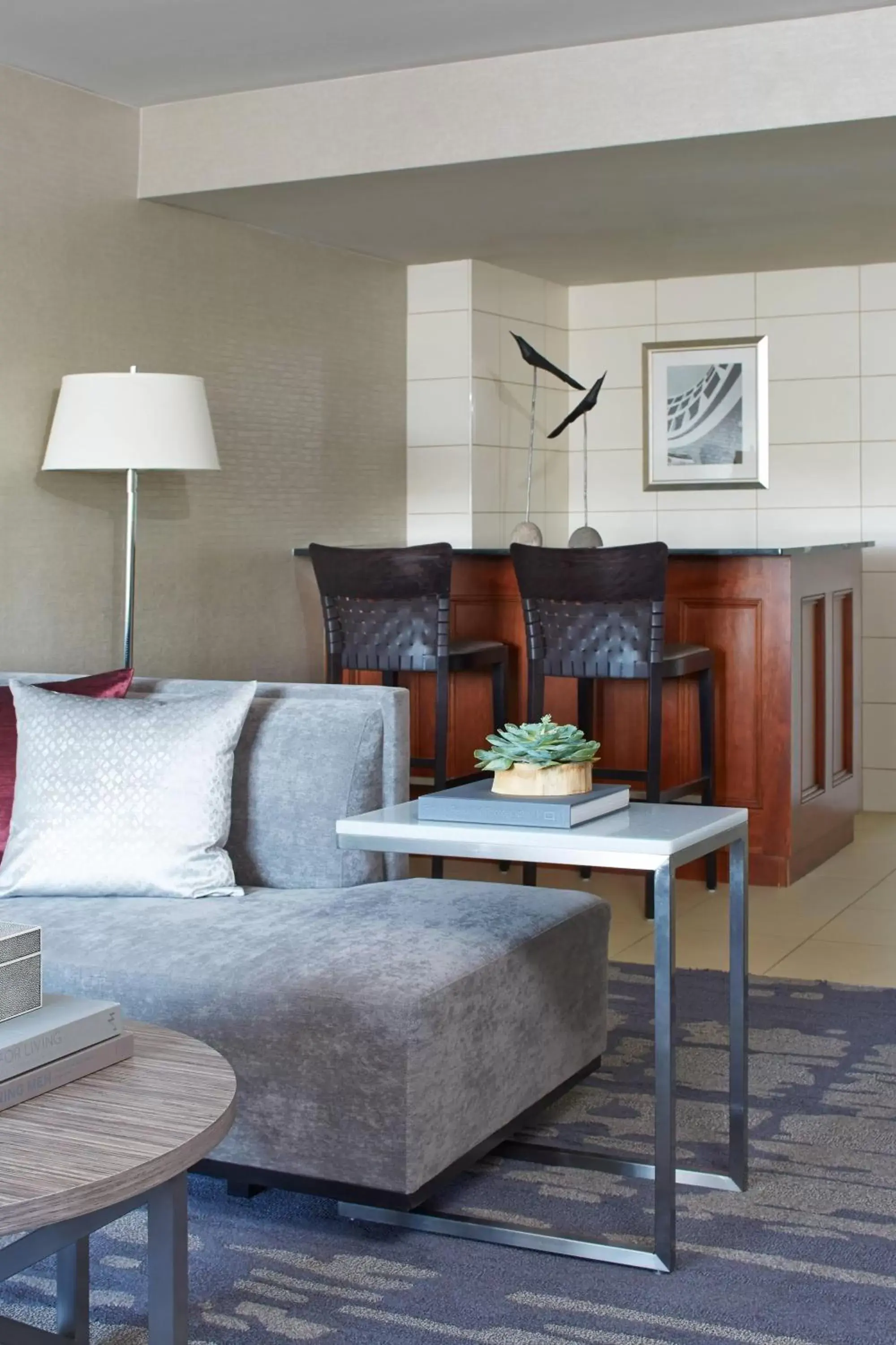 Bedroom, Seating Area in Rochester Airport Marriott