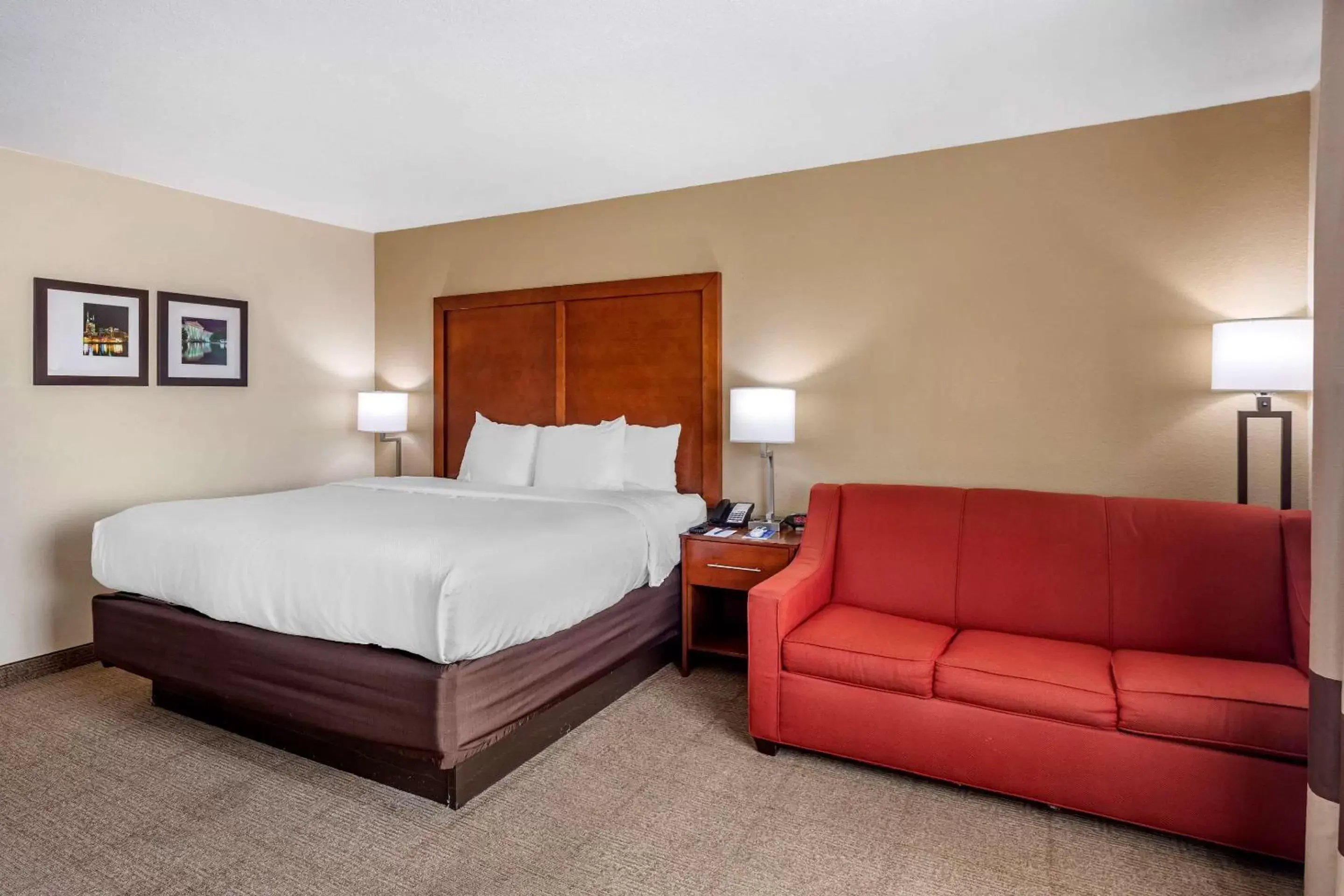 Photo of the whole room, Bed in Comfort Inn Nashville West