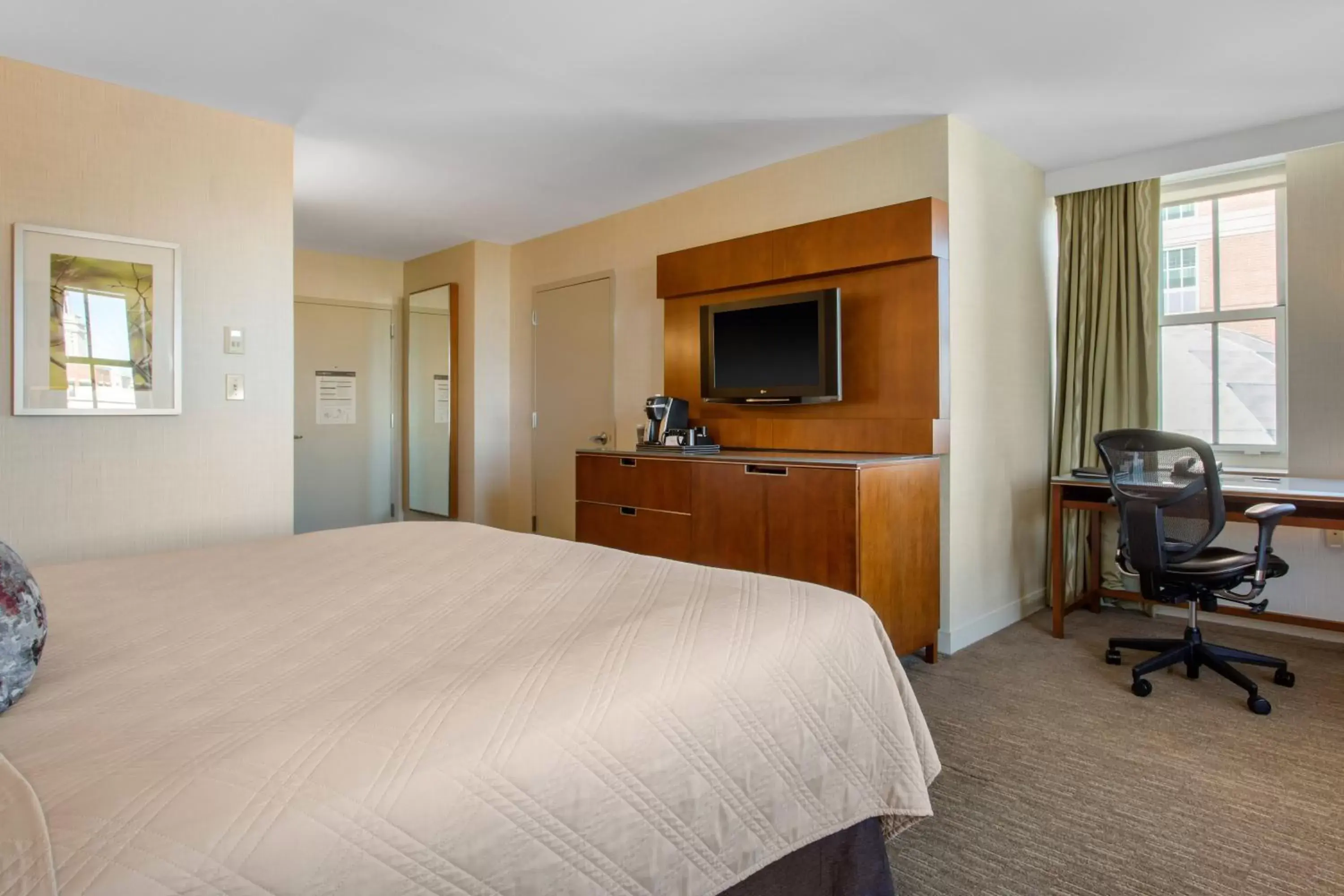 Bedroom, TV/Entertainment Center in Omni Providence