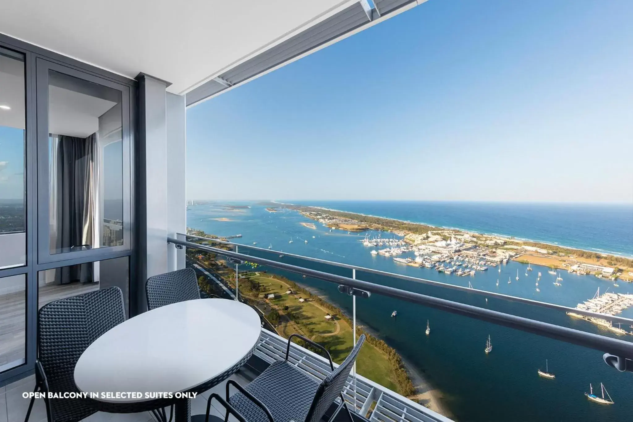 Balcony/Terrace, Sea View in Meriton Suites Southport