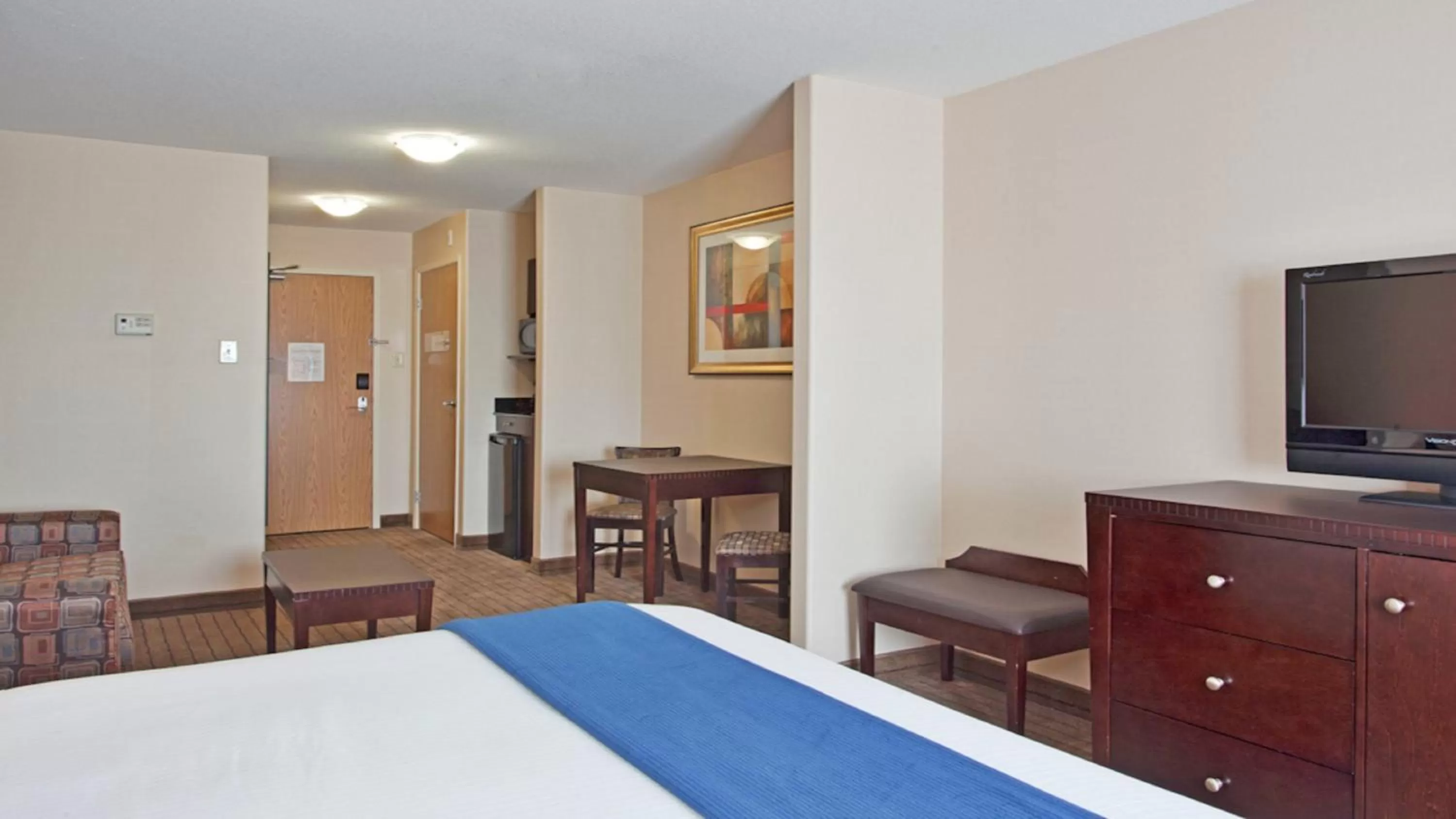 King Suite in Holiday Inn Express Hotel & Suites Swift Current, an IHG Hotel