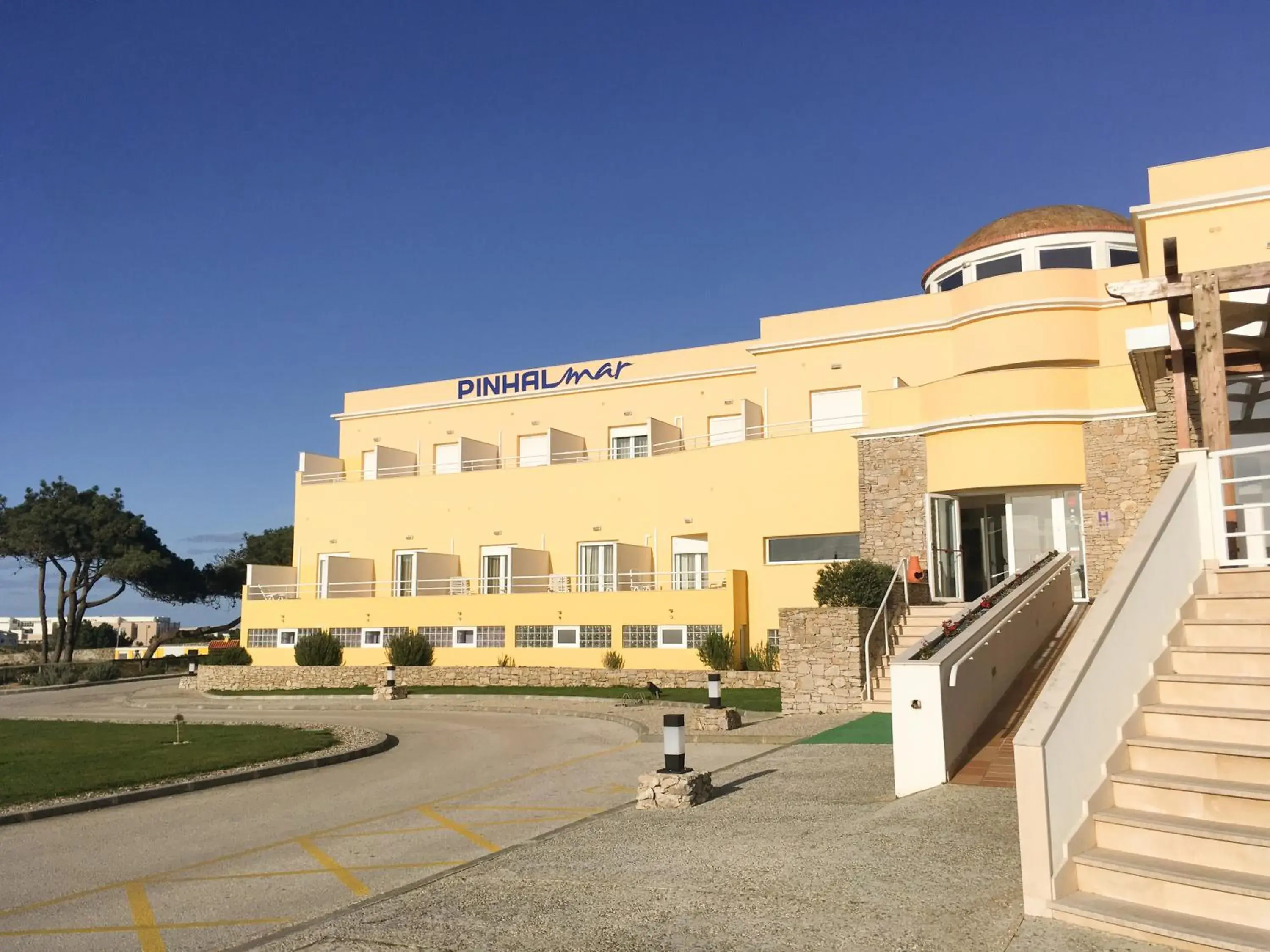 Facade/entrance, Property Building in Hotel Pinhalmar