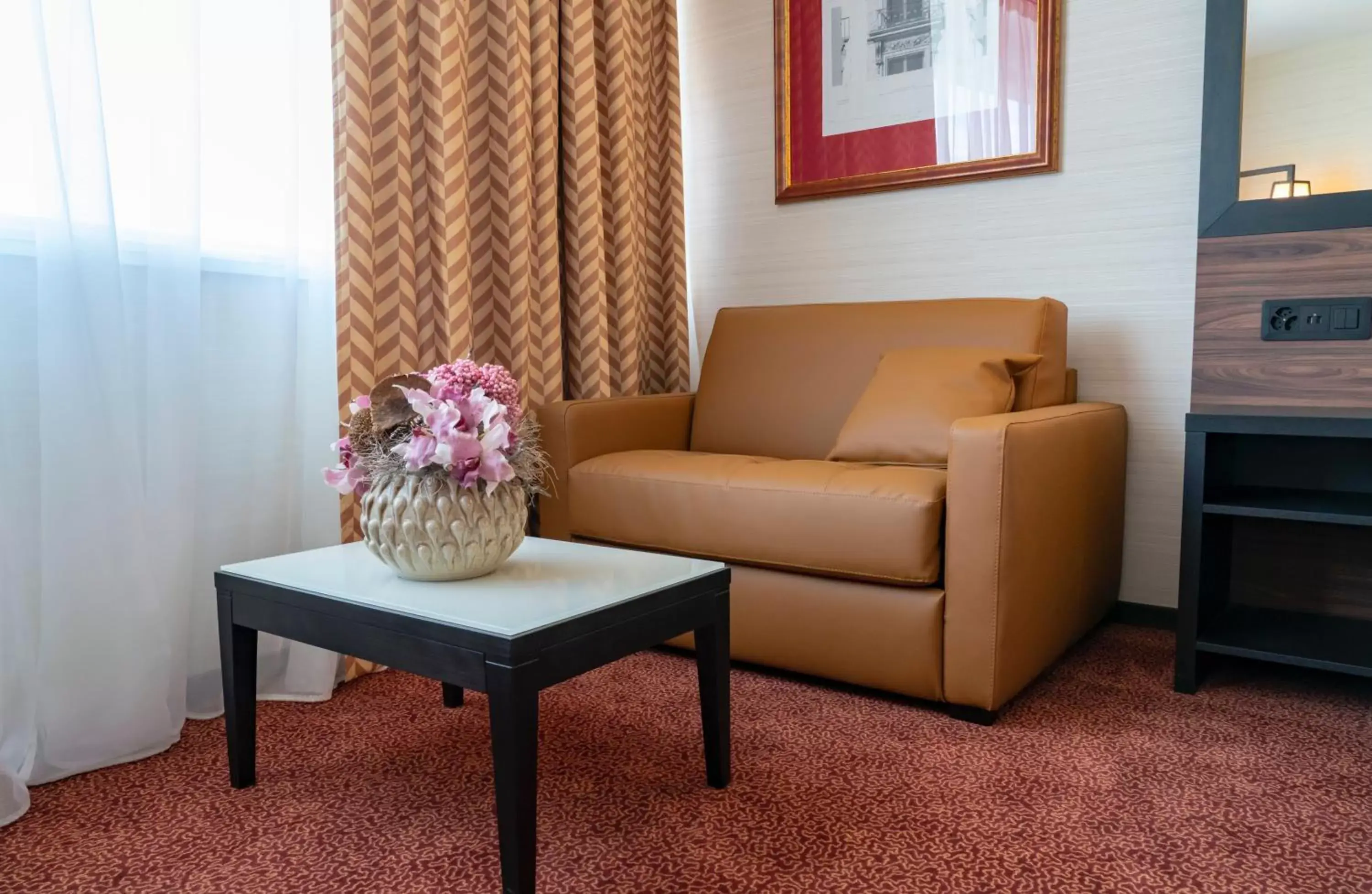 Bedroom, Seating Area in Nash Suites Airport Hotel