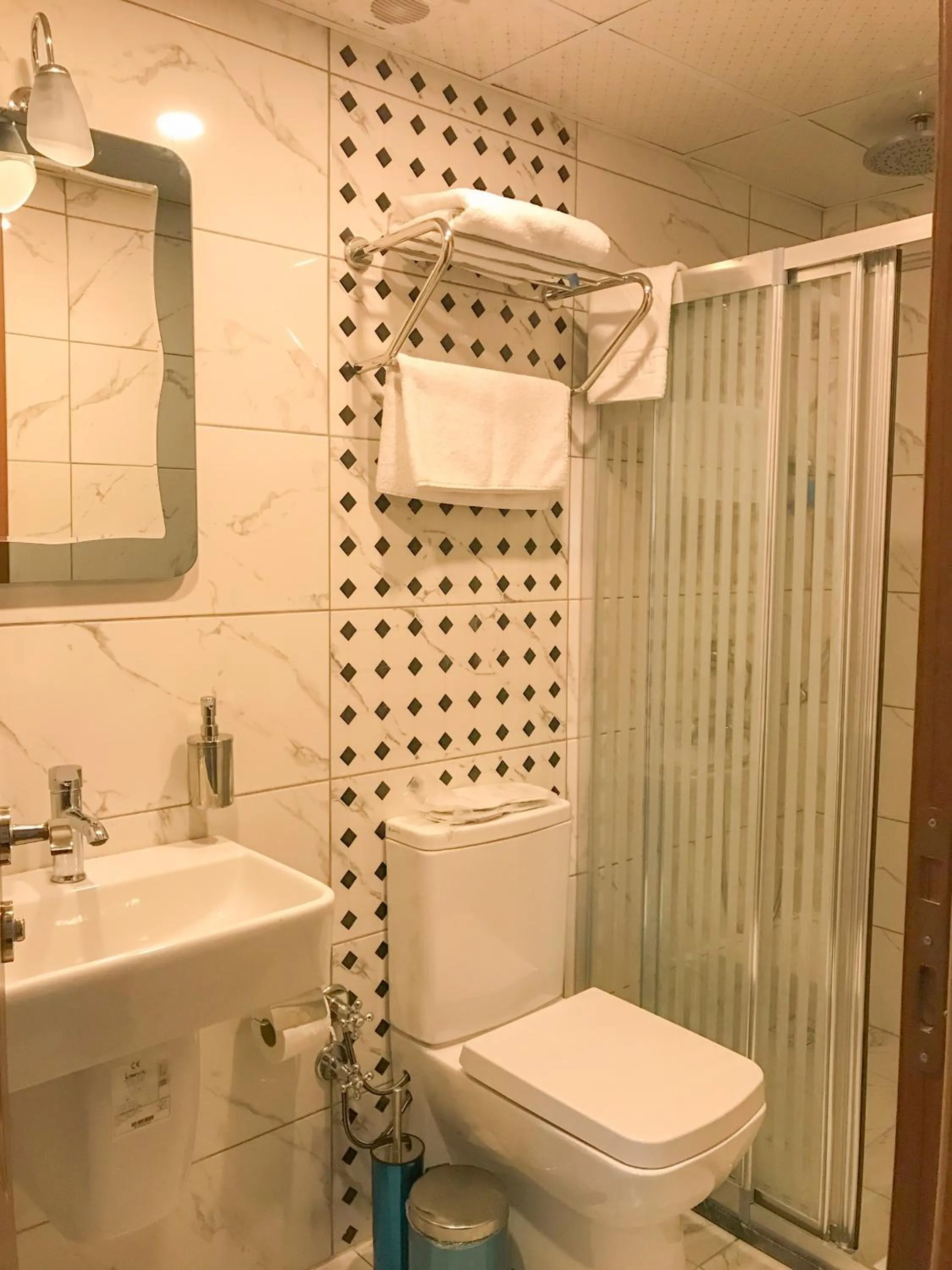 Shower in Sultanahmet Nu Hotel