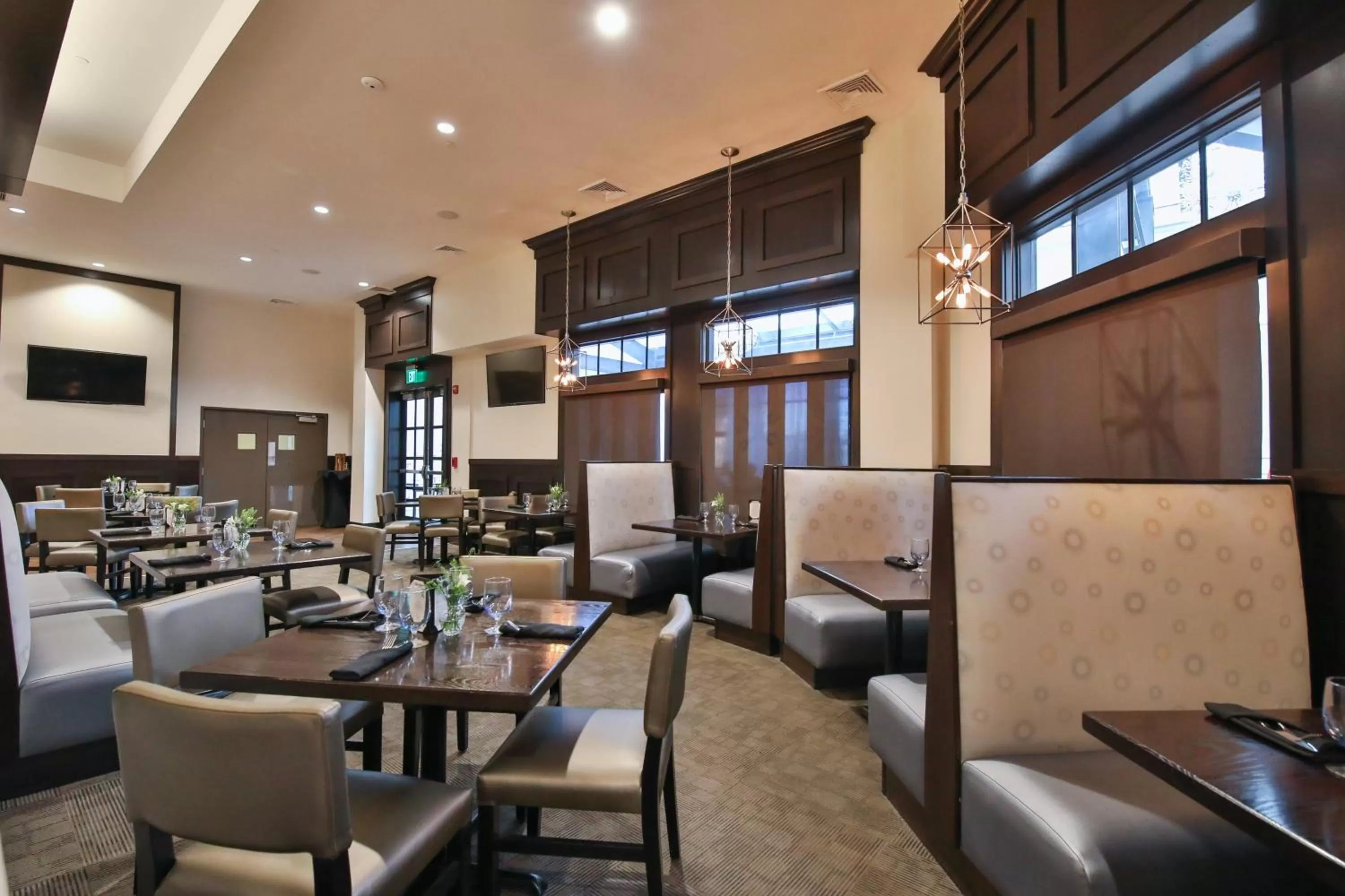 Restaurant/places to eat in Crowne Plaza Providence-Warwick (Airport) by IHG