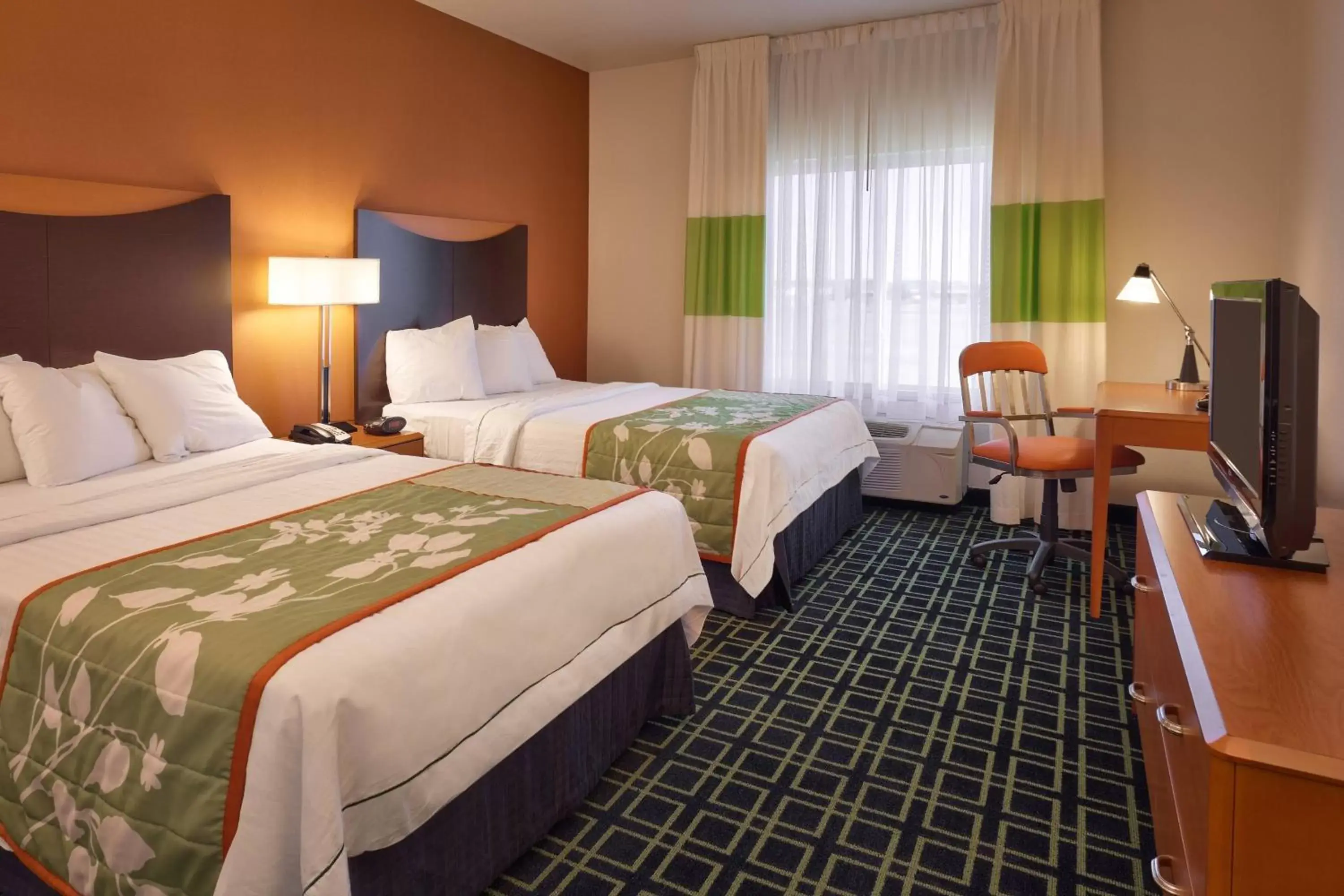 Photo of the whole room, Bed in Fairfield Inn and Suites by Marriott Laramie