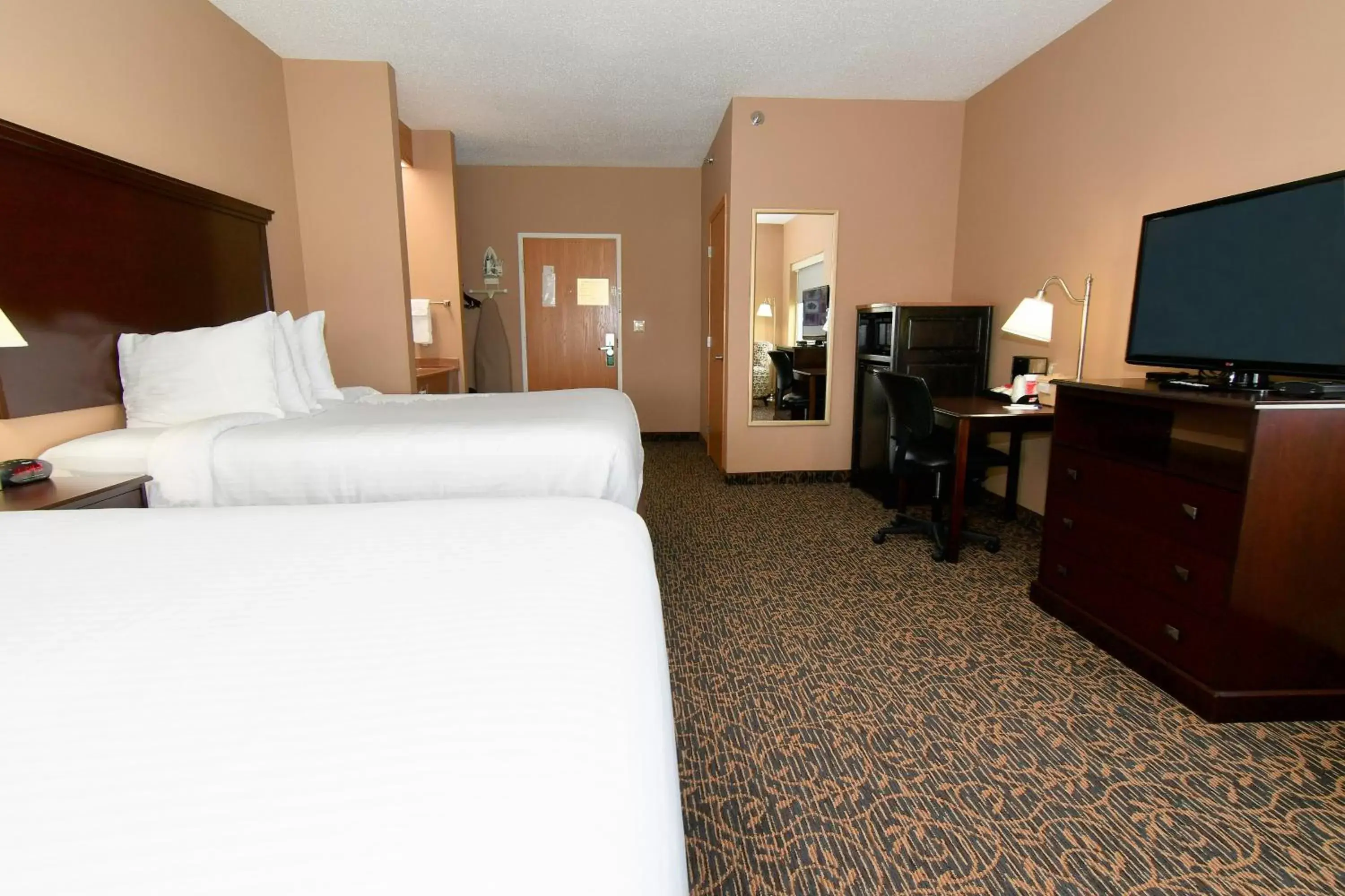 Bed in Cobblestone Inn & Suites - Denison | Majestic Hills