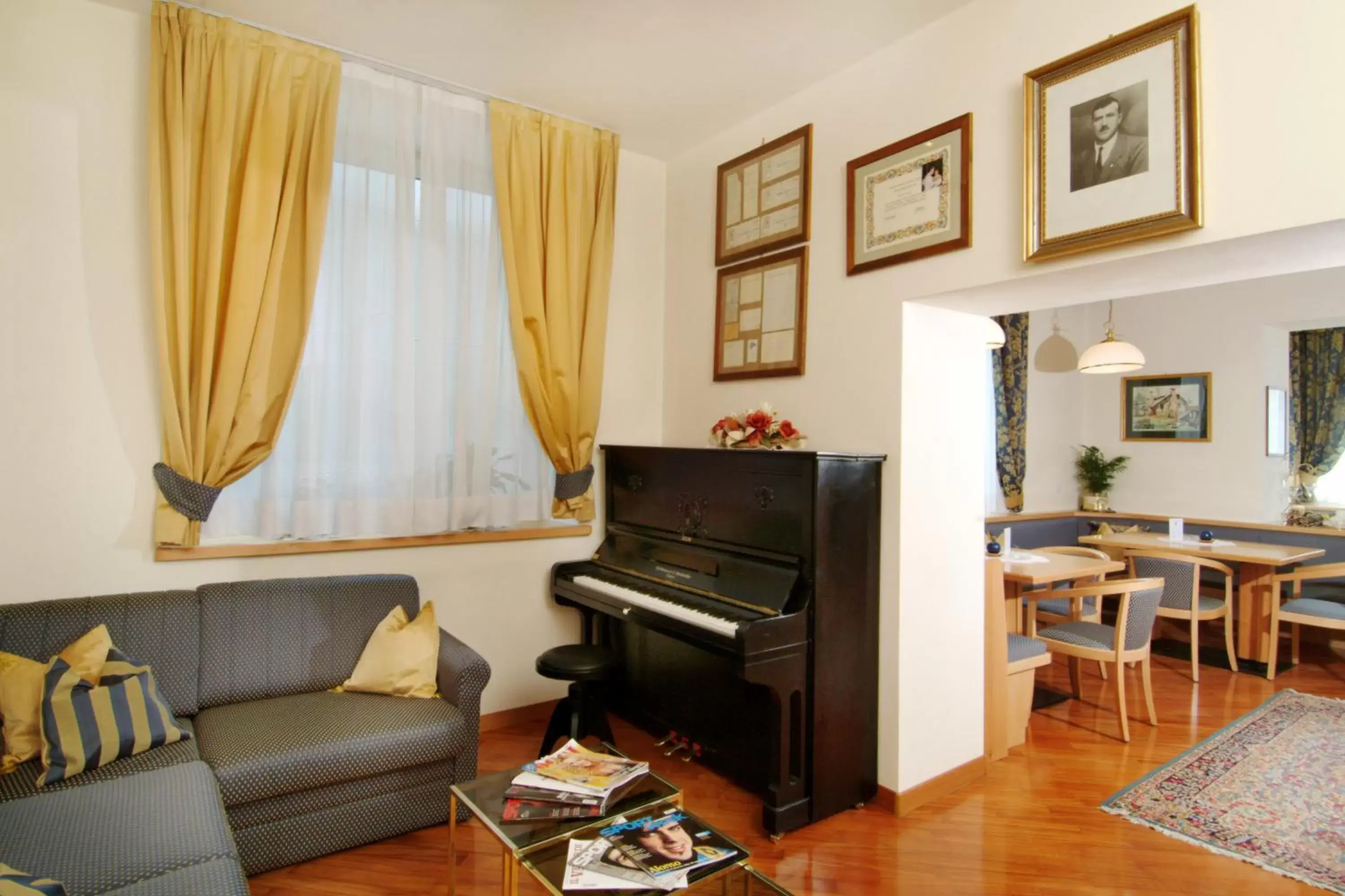 Communal lounge/ TV room, Seating Area in Hotel Faloria