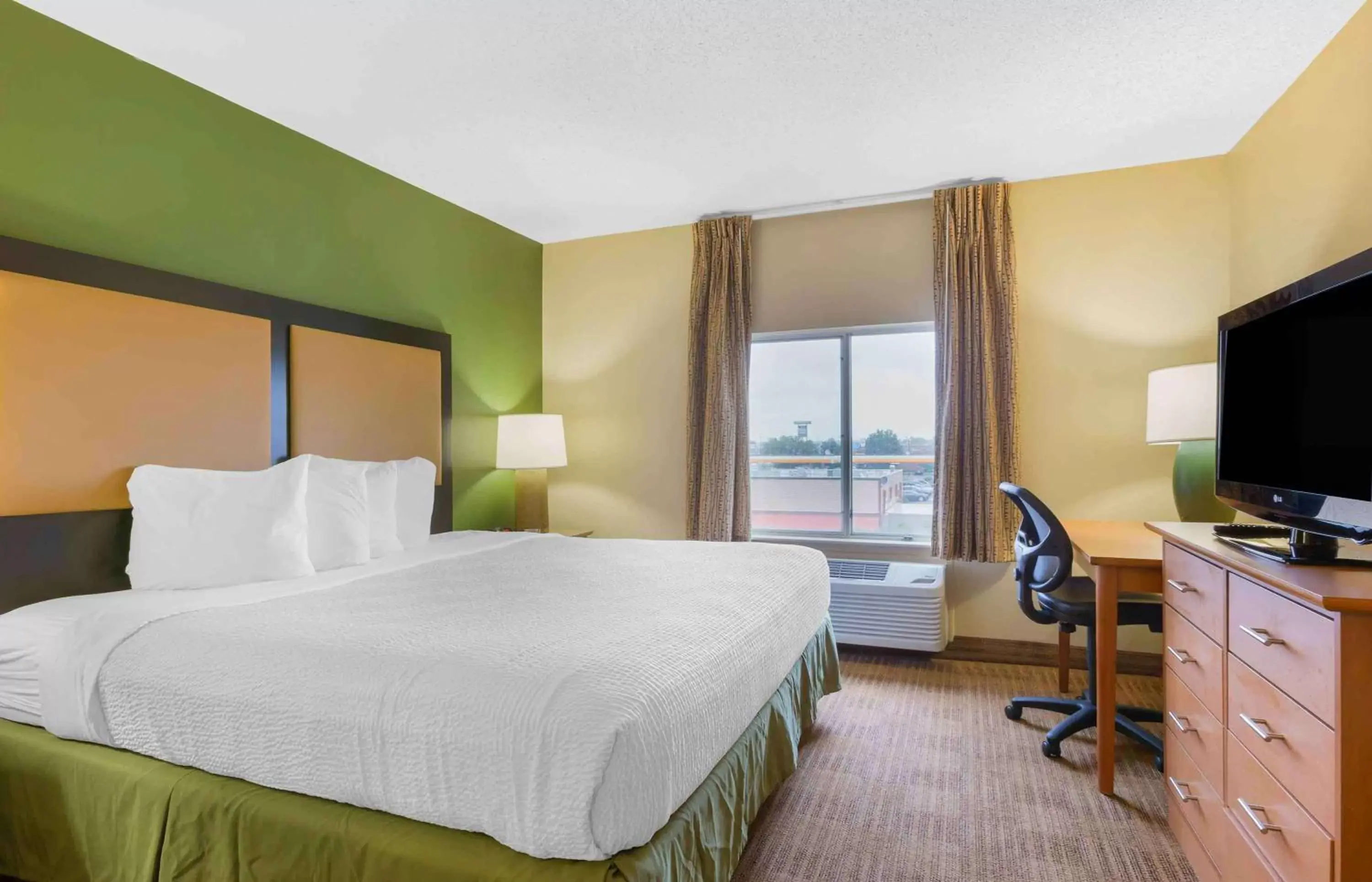 Bedroom in Extended Stay America Suites - Findlay - Tiffin Avenue