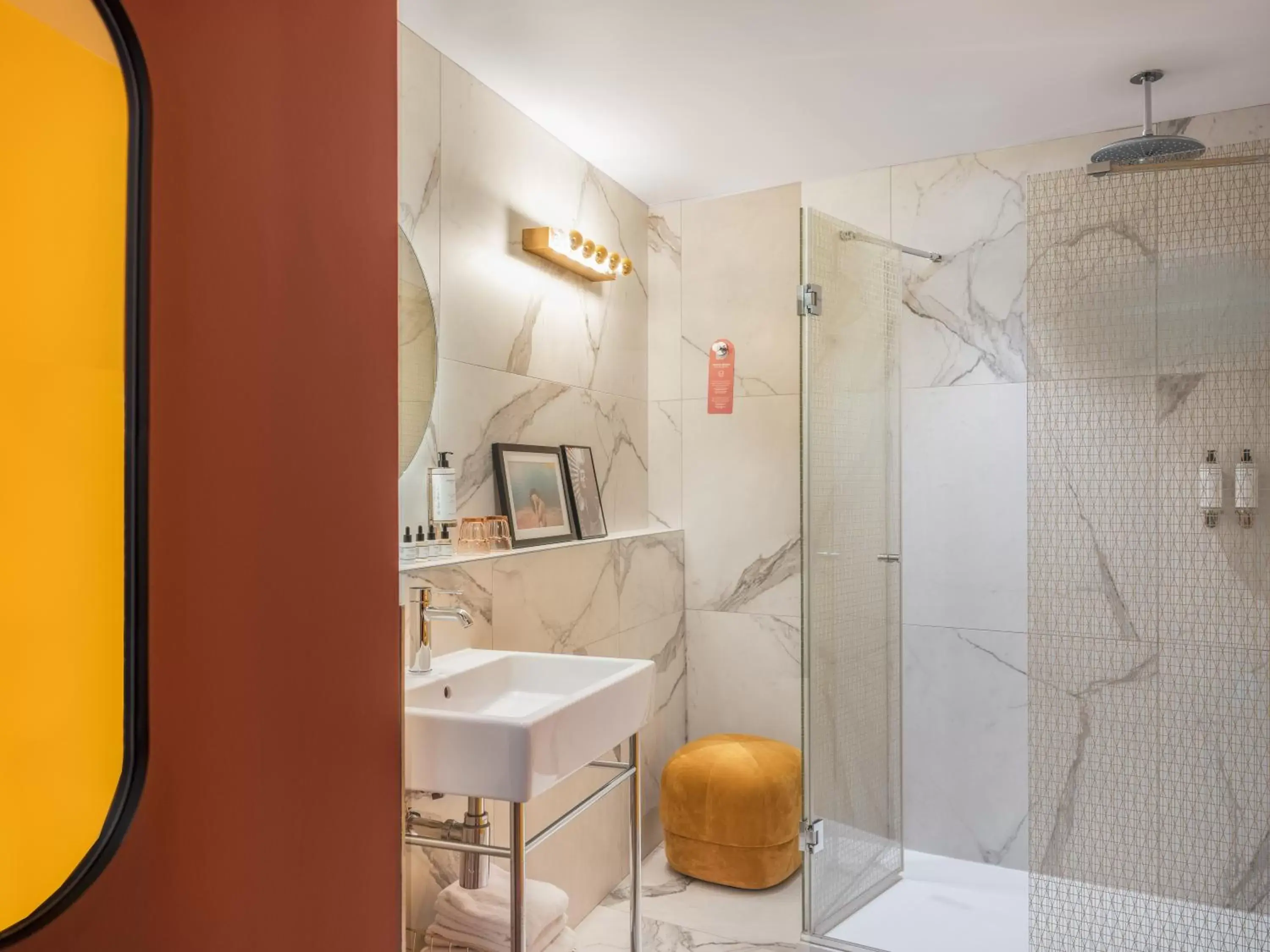 Shower, Bathroom in Seven Hotel