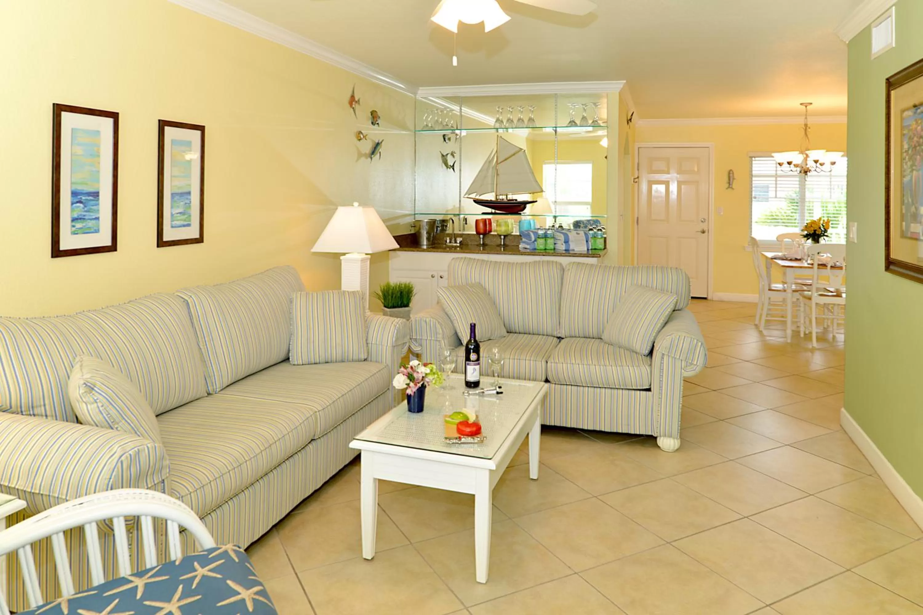 Living room in Barefoot Beach Resort