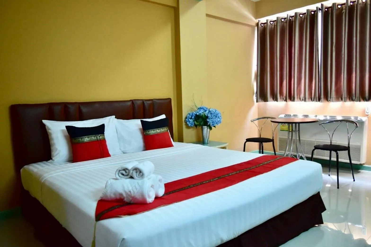 Bed in Happyland Mansion