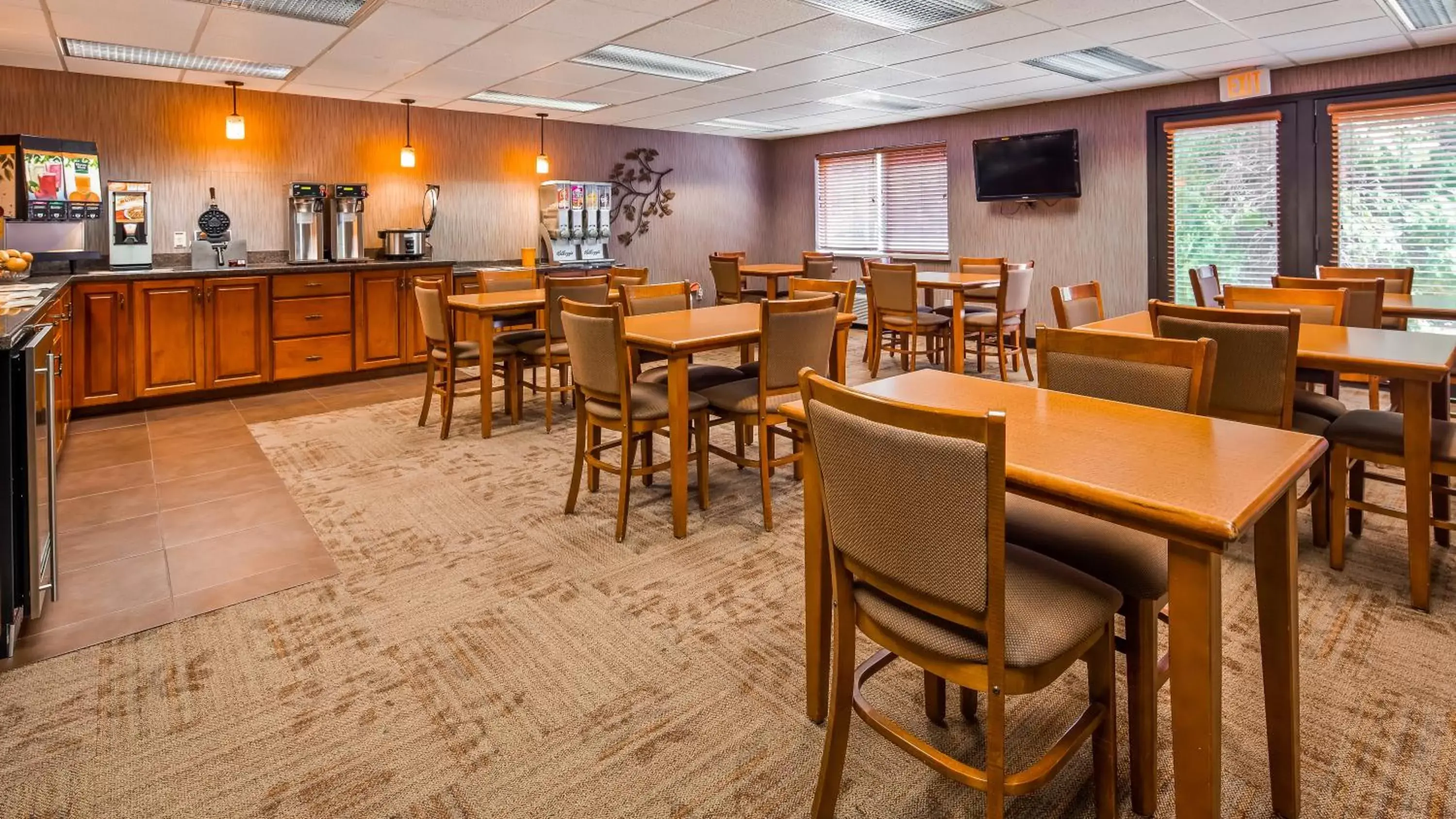 Breakfast, Restaurant/Places to Eat in Best Western Plus Concord Inn