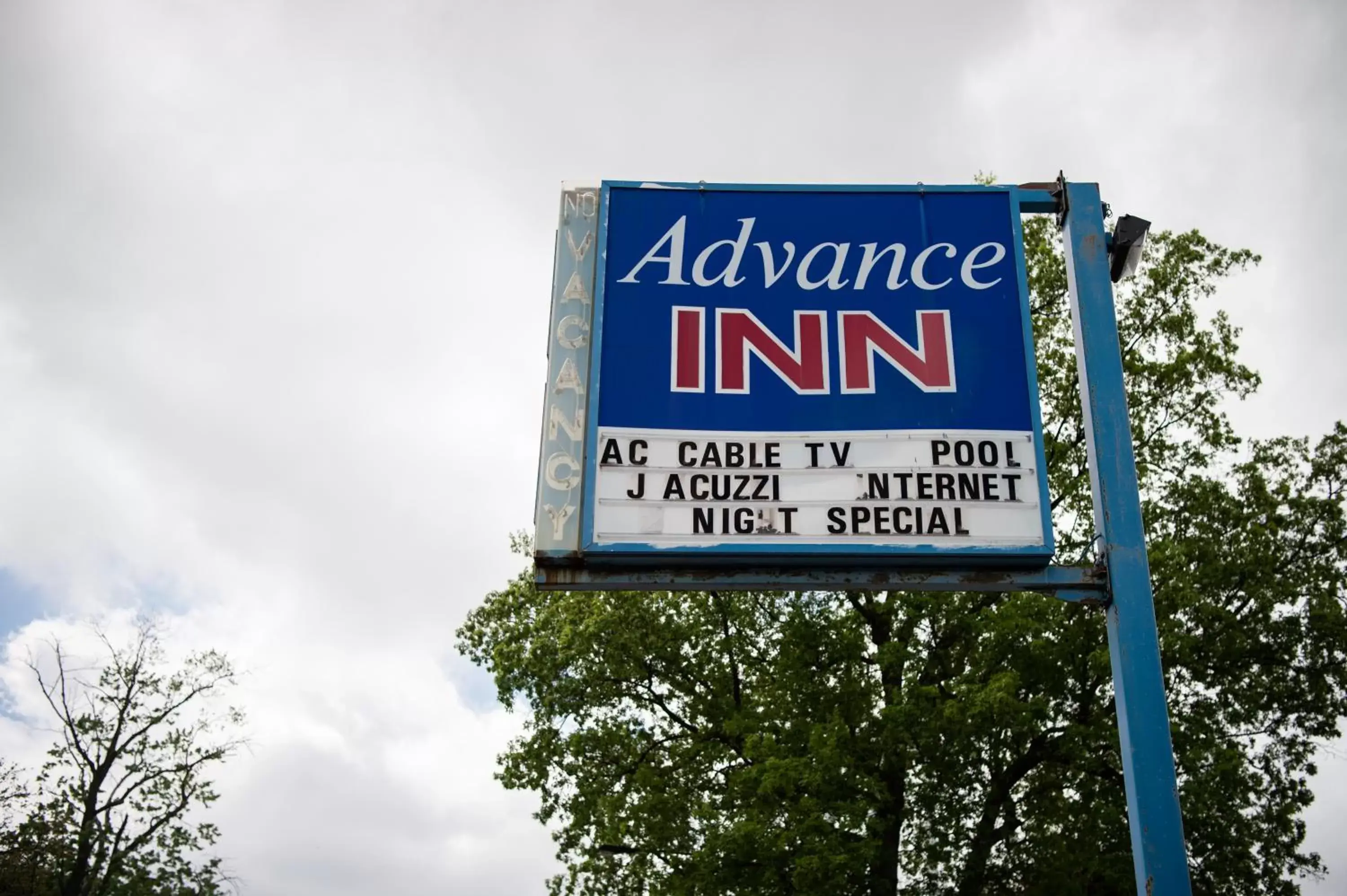 Advance Inn