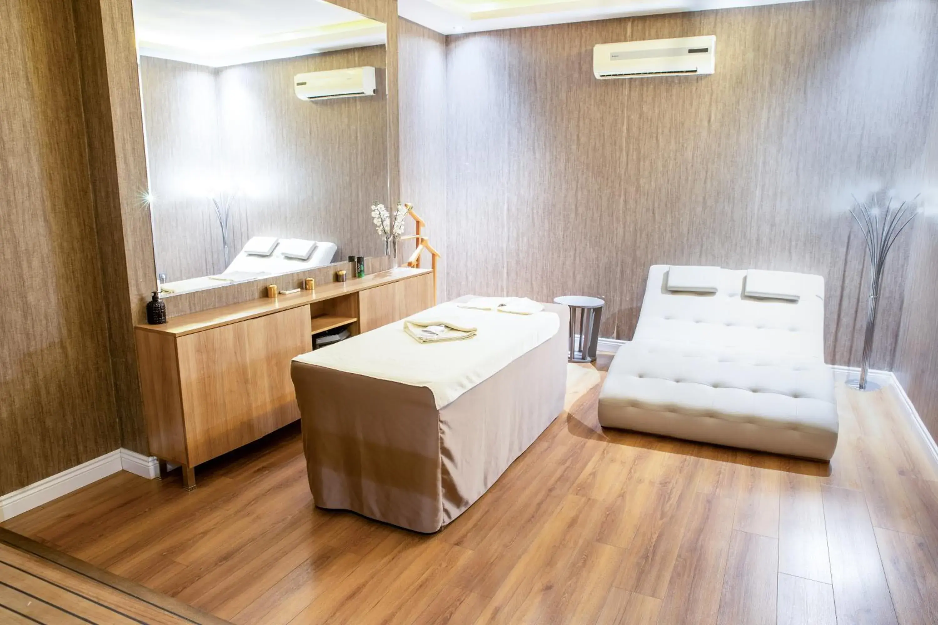 Spa and wellness centre/facilities, Bathroom in Grand Aras Hotel & Suites