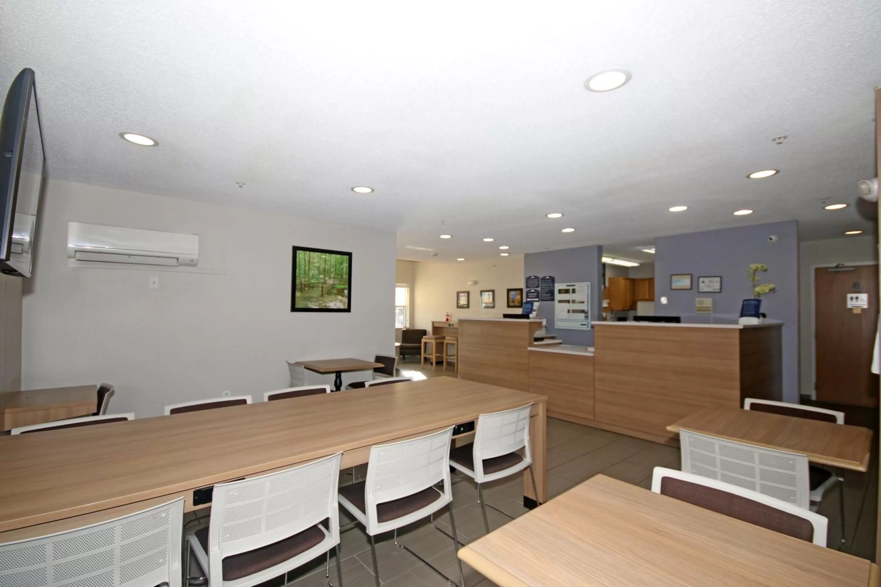 Breakfast in Microtel Inn by Wyndham Greensboro