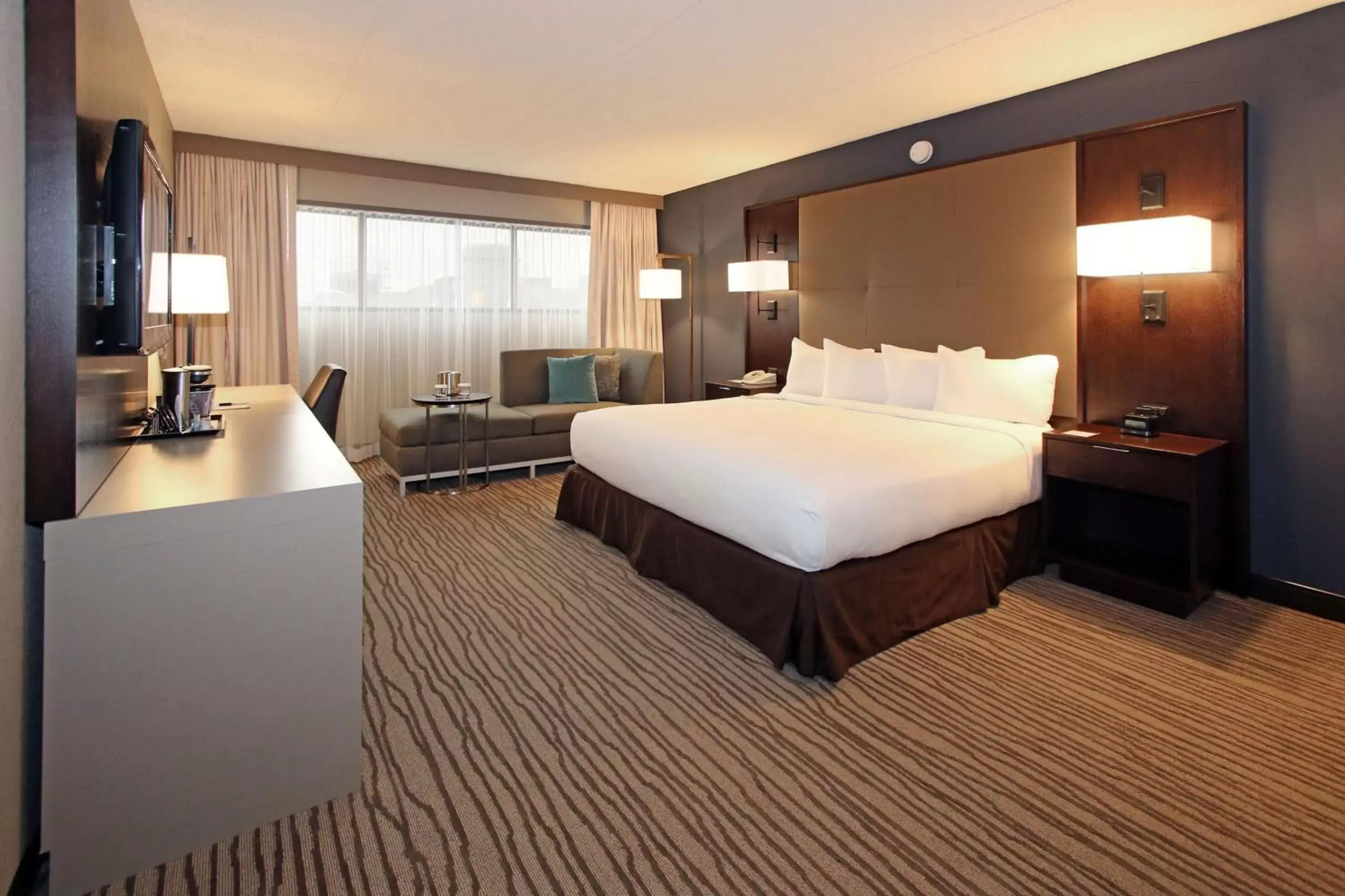 No Bed Parlor - Non-Smoking in DoubleTree by Hilton Hotel Newark Airport