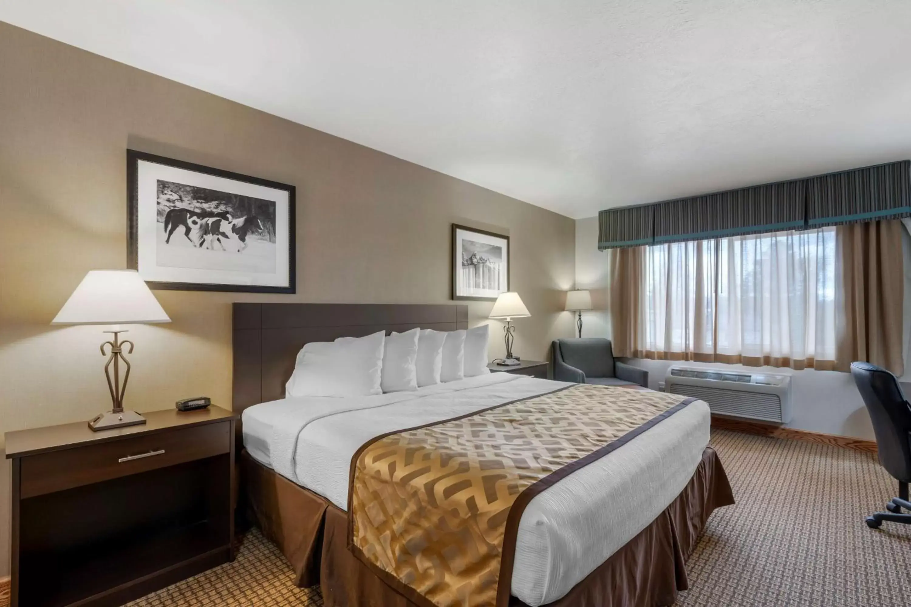 Bedroom, Bed in Best Western Pinedale Inn