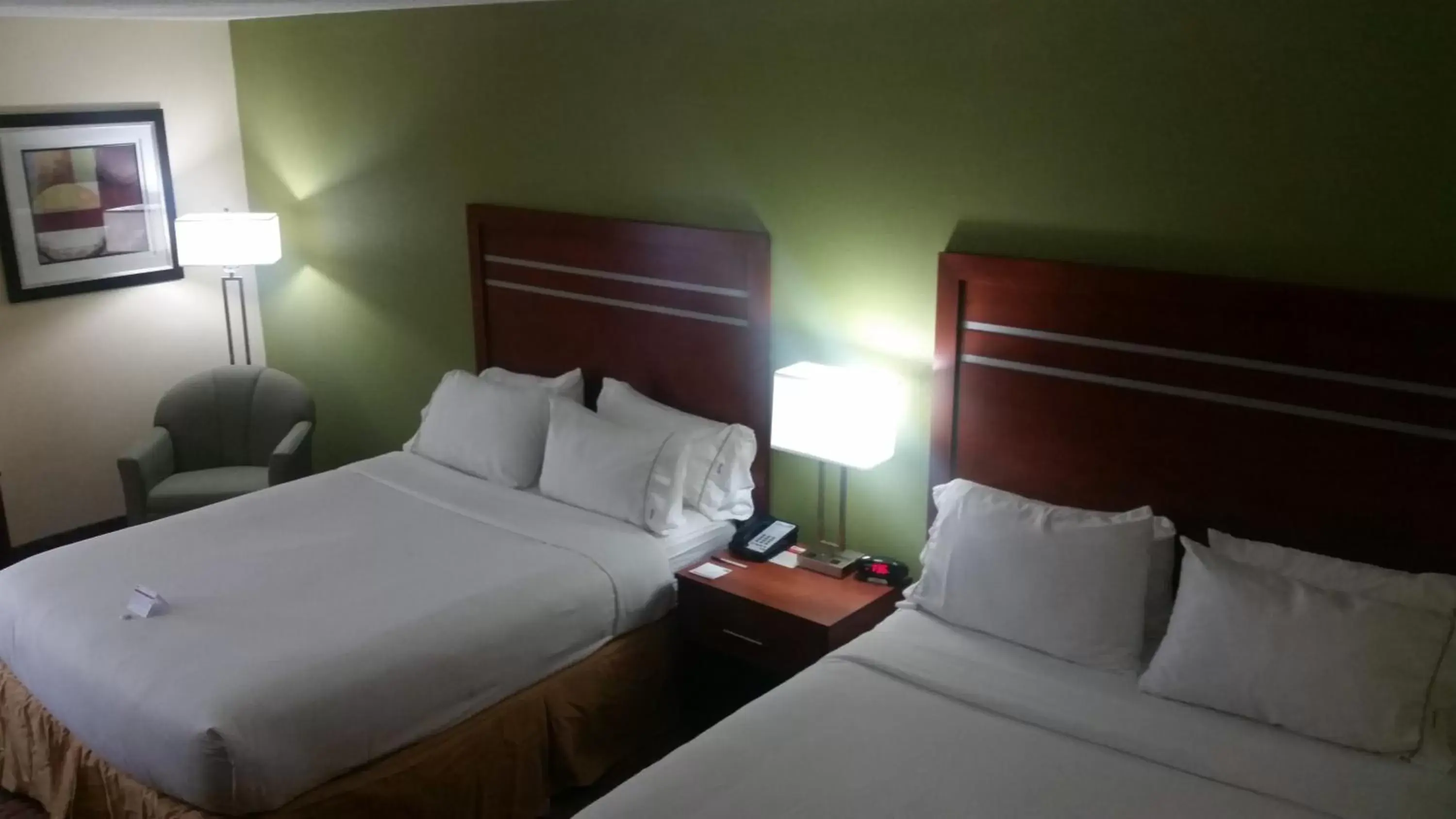 Bed in Holiday Inn Express Harrisburg SW - Mechanicsburg, an IHG Hotel