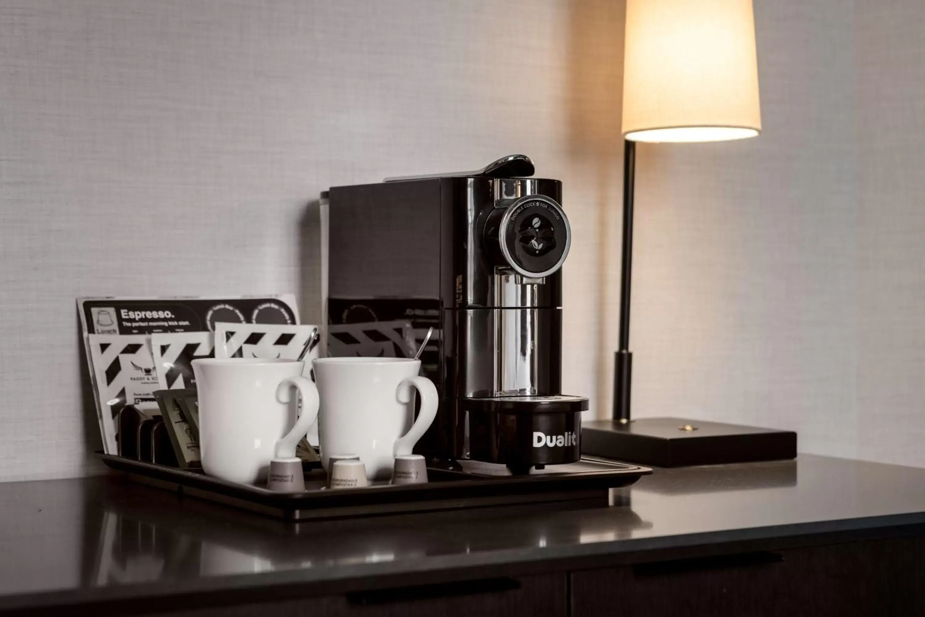 Bedroom, Coffee/Tea Facilities in Hilton Cardiff