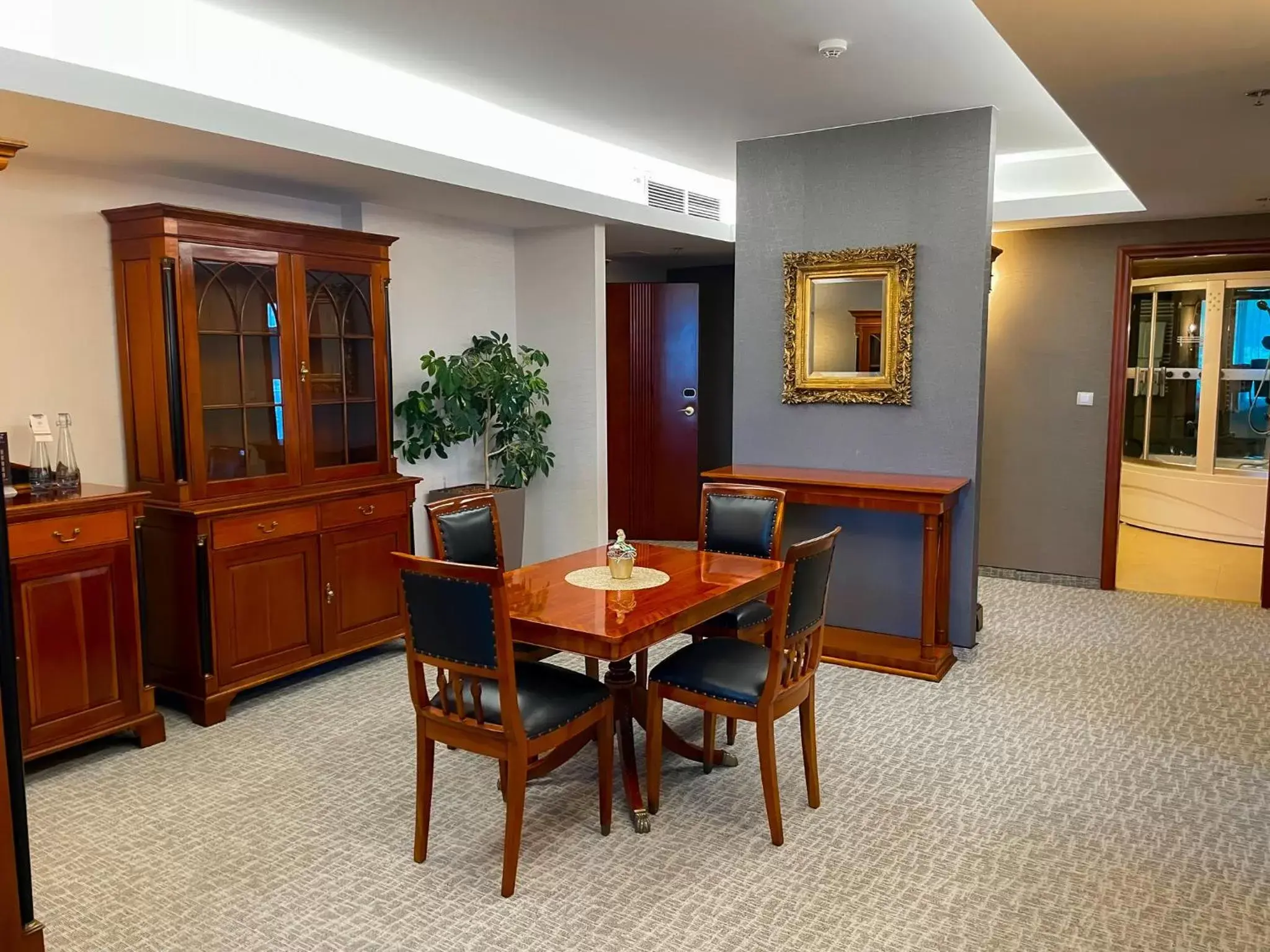 Dining Area in Hotel Divinus