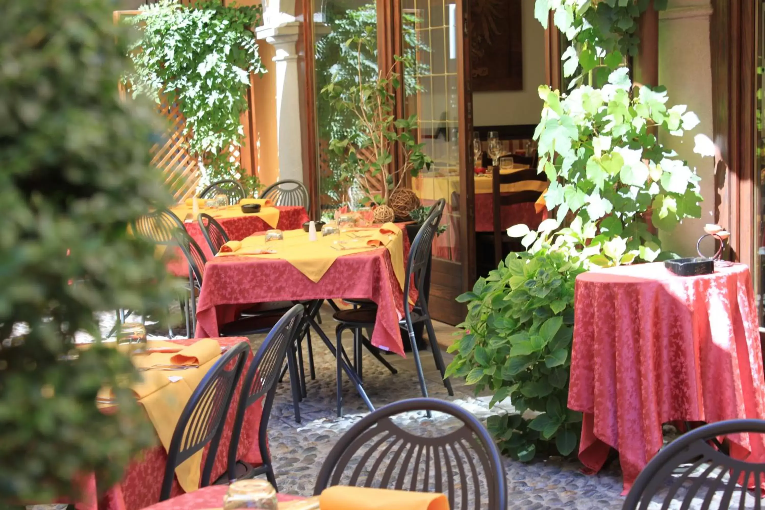 Restaurant/Places to Eat in Albergo Antica Locanda