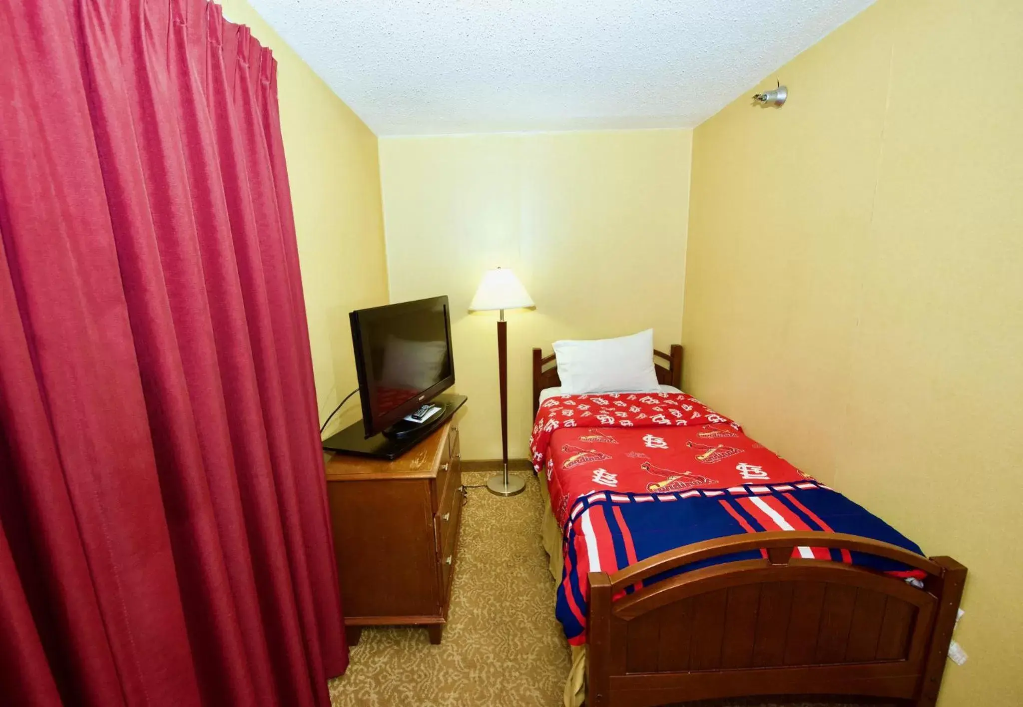 Photo of the whole room in Holiday Inn Express Hotel & Suites Fenton/I-44, an IHG Hotel