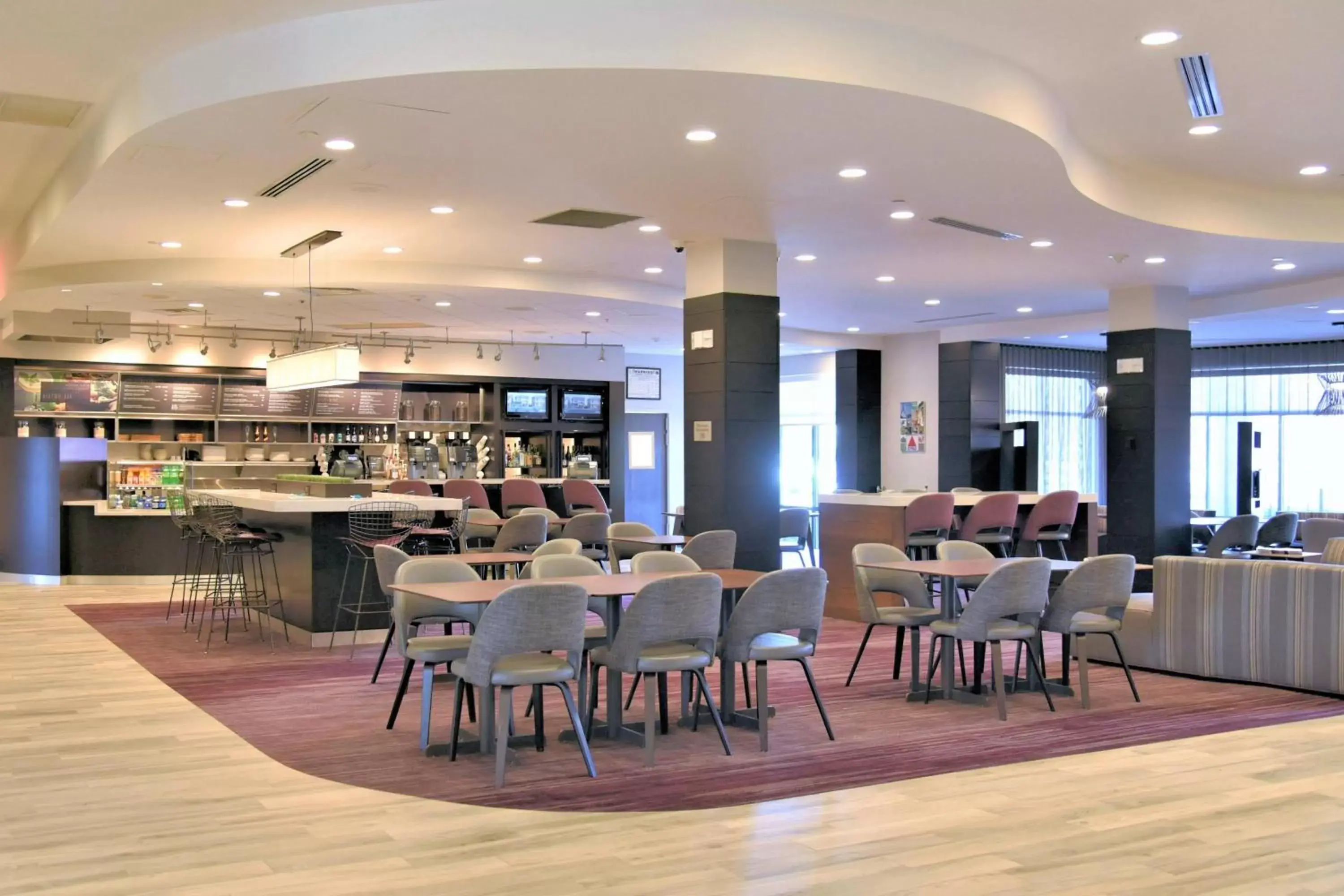 Restaurant/Places to Eat in Courtyard by Marriott Boston Waltham