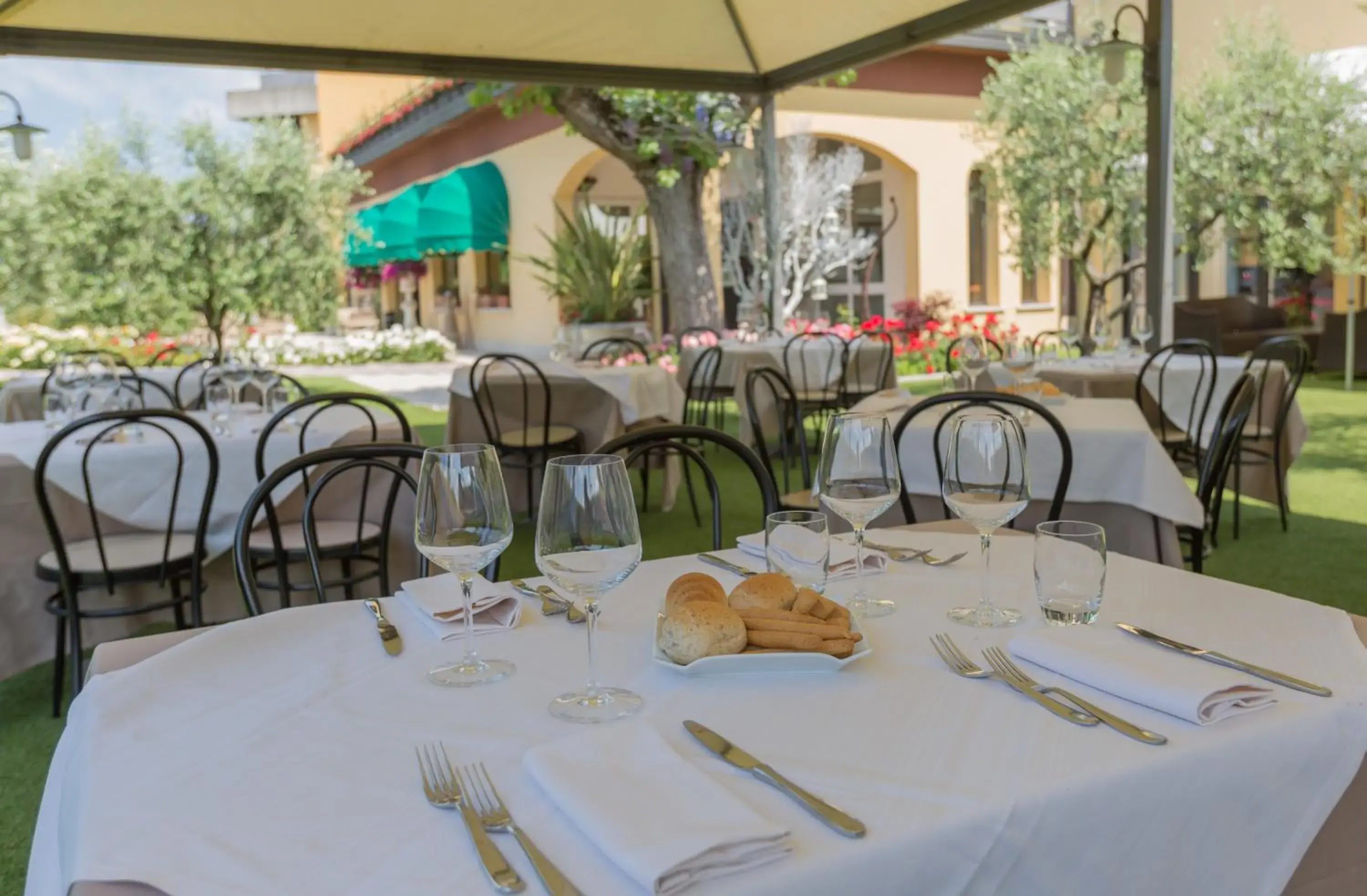 Garden, Restaurant/Places to Eat in Hotel Ristorante Al Fiore