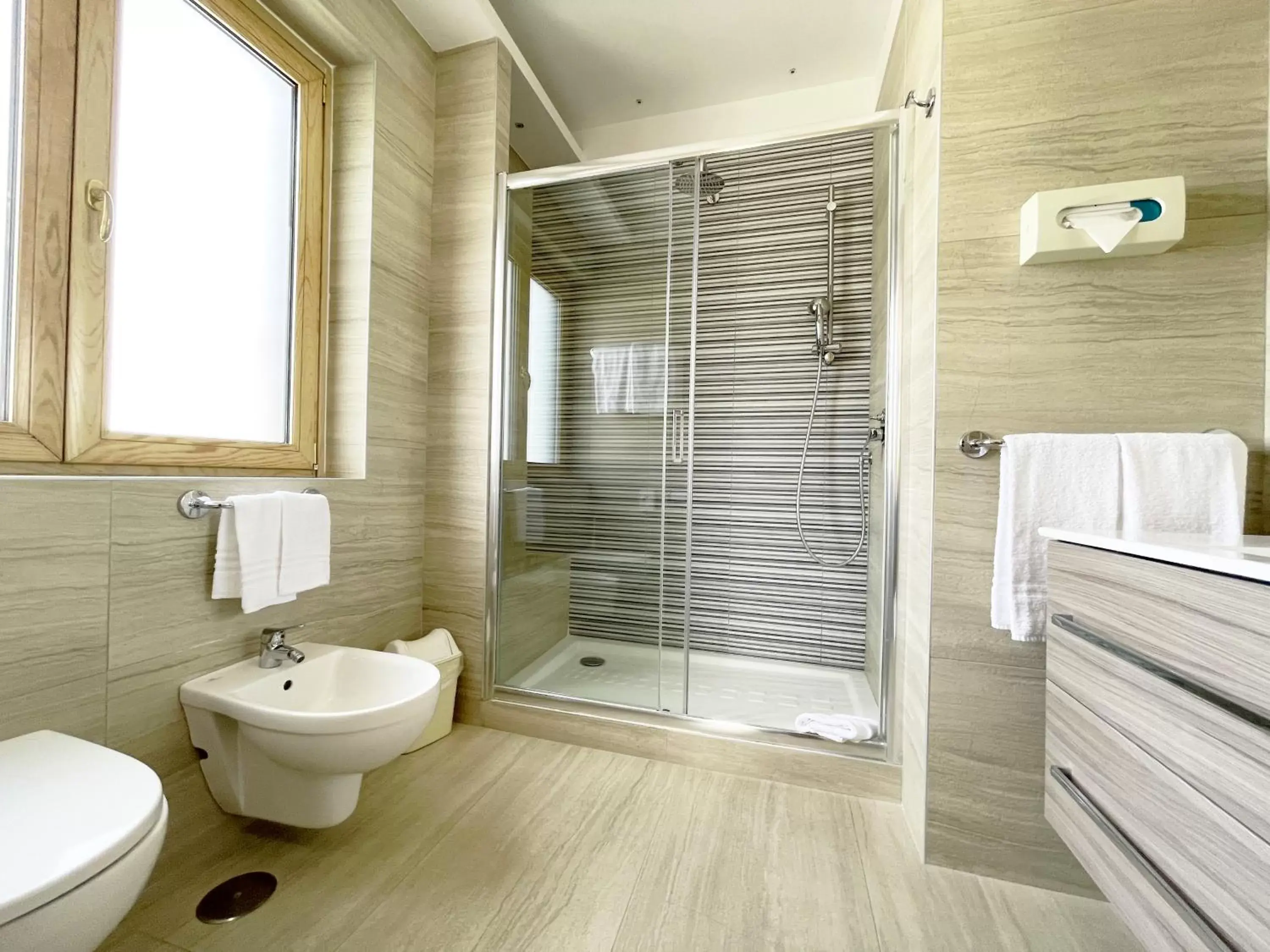 Shower, Bathroom in Central Wellness Hotel