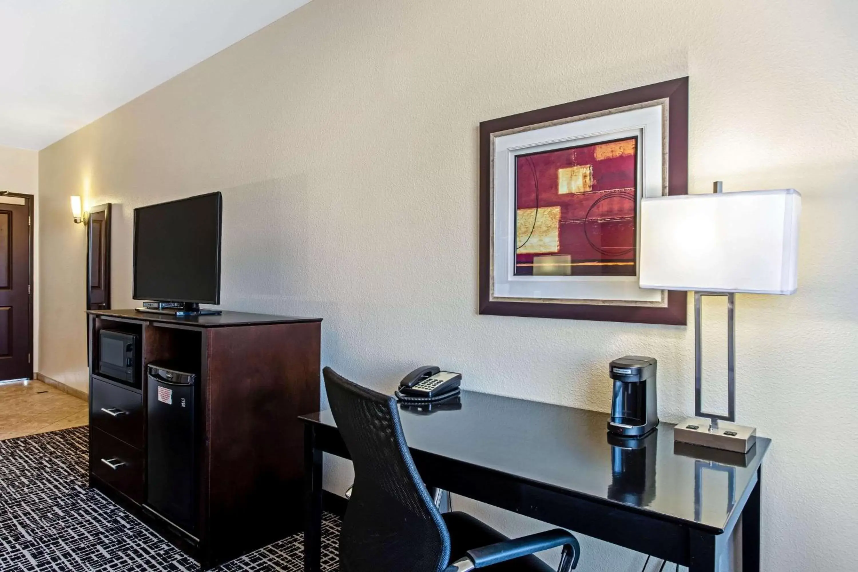 Photo of the whole room, TV/Entertainment Center in La Quinta by Wyndham Denver Gateway Park