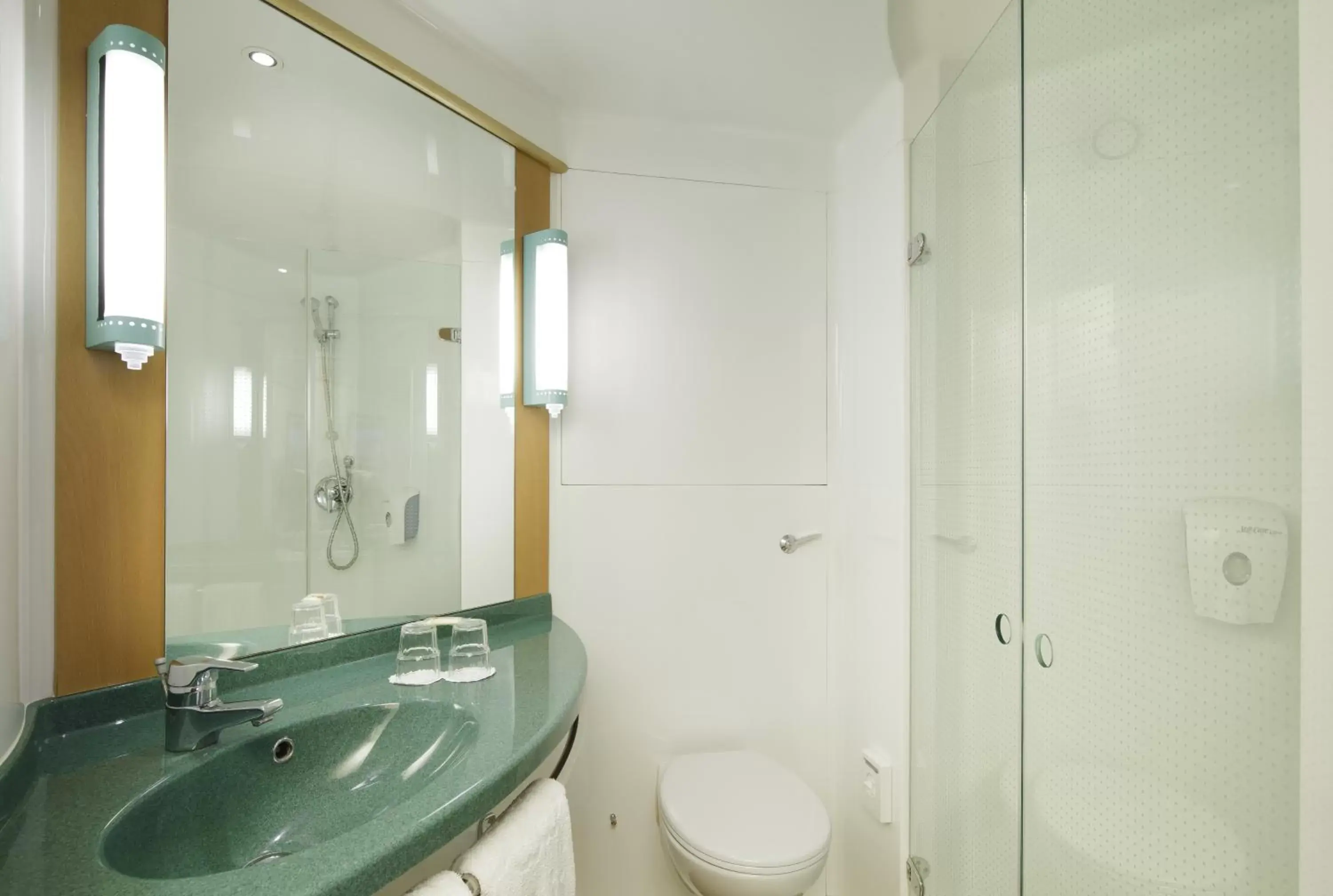 Toilet, Bathroom in Ibis Madrid Fuenlabrada