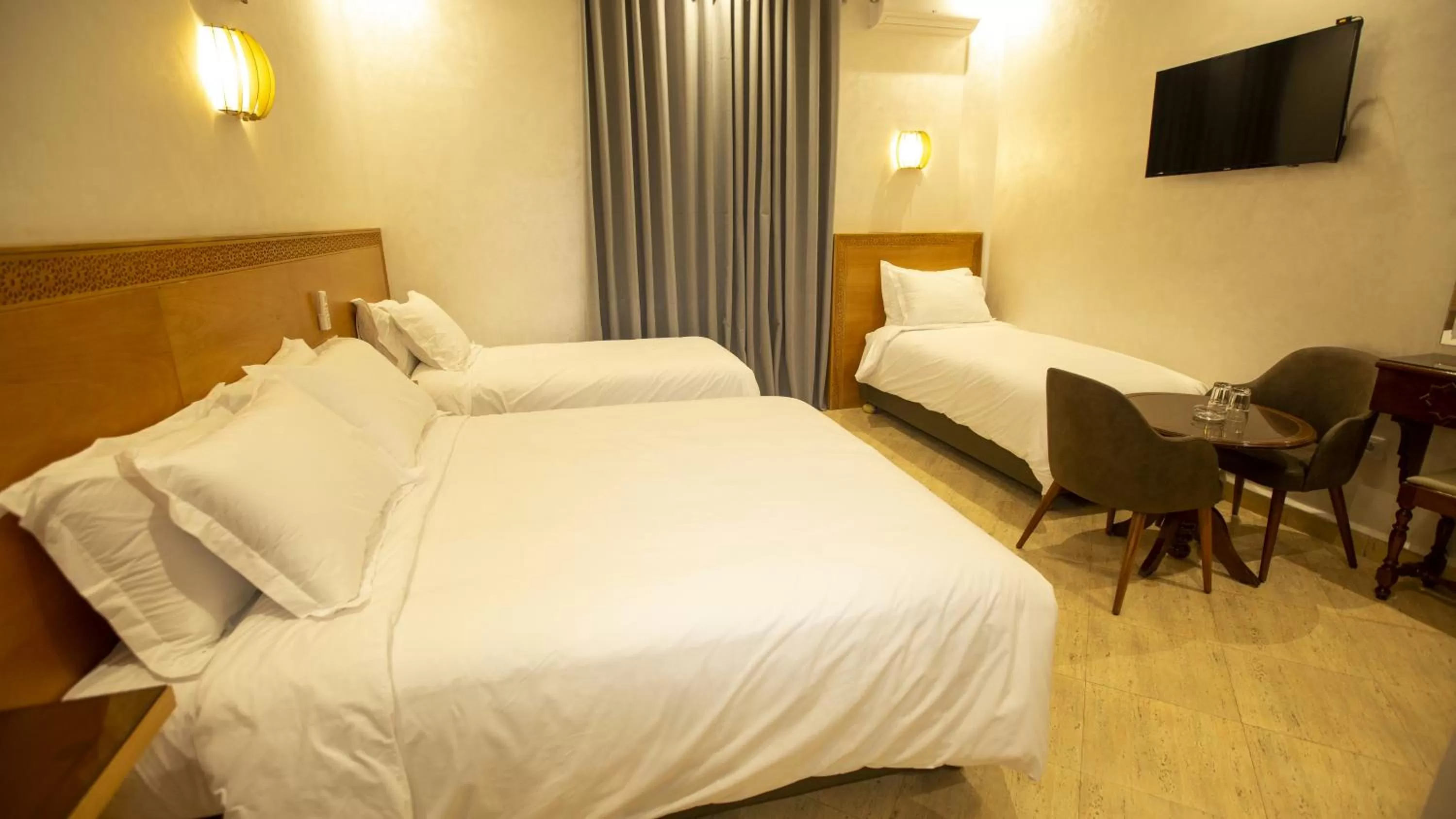 Photo of the whole room, Bed in Hotel de paris