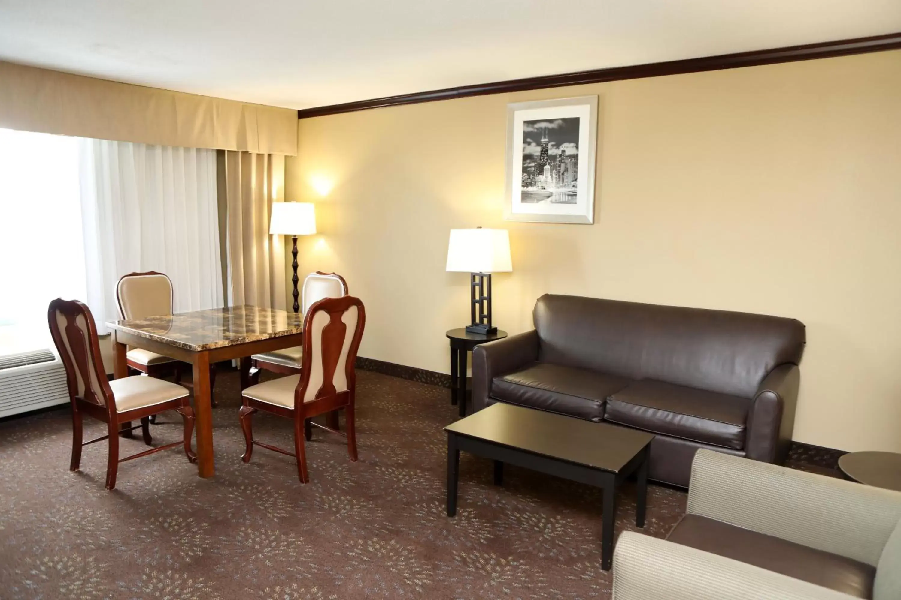 Photo of the whole room, Seating Area in Holiday Inn Chicago/Oak Brook, an IHG Hotel