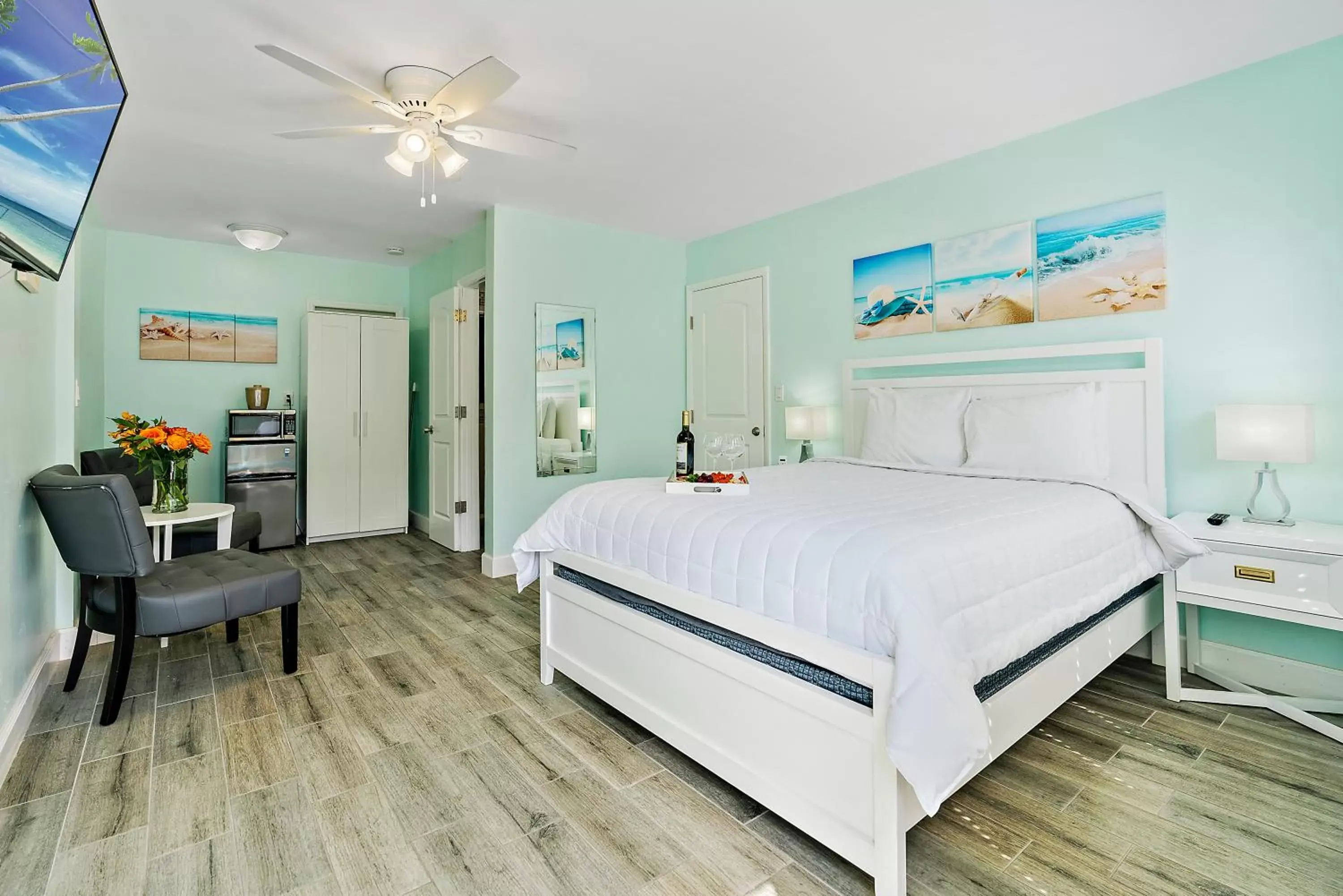 Photo of the whole room, Bed in Hollywood Beachside Boutique Suite