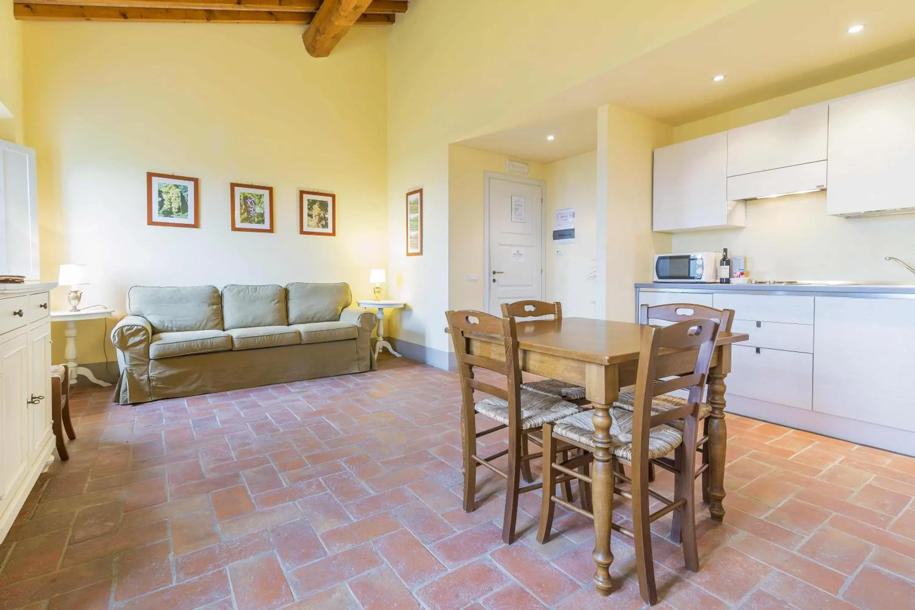 Kitchen or kitchenette, Dining Area in Le Sodole Country Resort & Golf